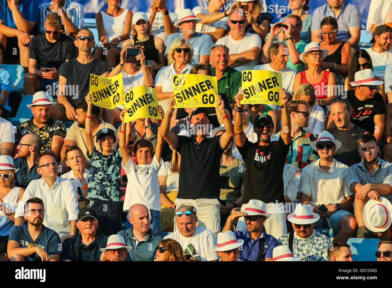 UMAG, KROATIEN - 31. JULI: Fans von Jannik Sünder beim Single-Finale der Männer am 8. Tag der 2022 Croatia Open Umag im Goran Ivanisevic ATP Stadium am 31. Juli 2022 in Umag, Kroatien. (Foto: Jurica Galoic/Pixsell/MB Media/Getty Images) Stockfoto