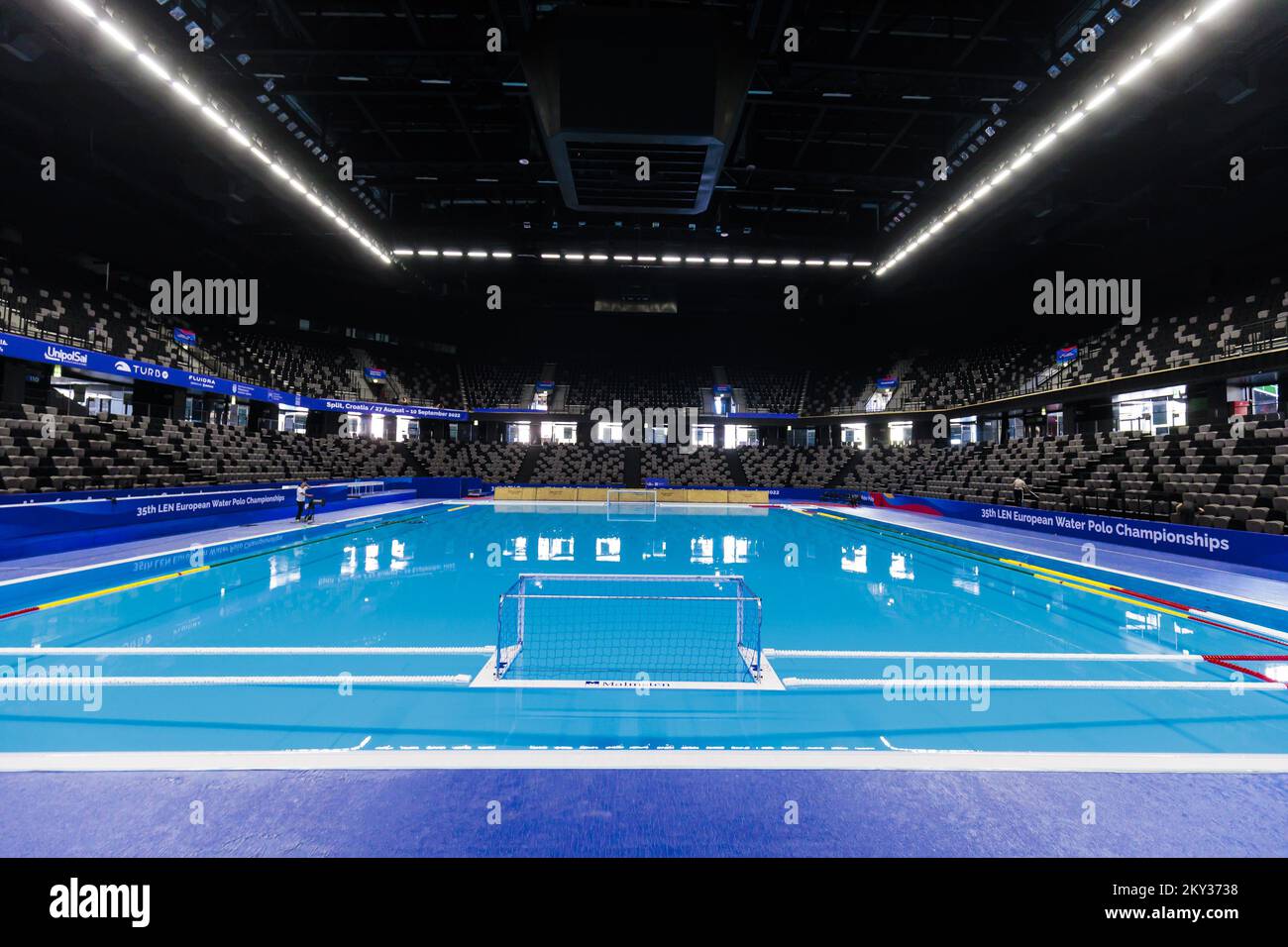 Allgemeiner Blick auf den Swimmingpool in der Spaladium Arena in Split, Kroatien, am 22. August 2022. Die europäischen Wasserpolo-Meisterschaften 35. finden vom 29. August bis 10. September 2022 in der Spaladium Arena in Split, Kroatien, statt. Foto: Miroslav Lelas/PIXSELL Stockfoto