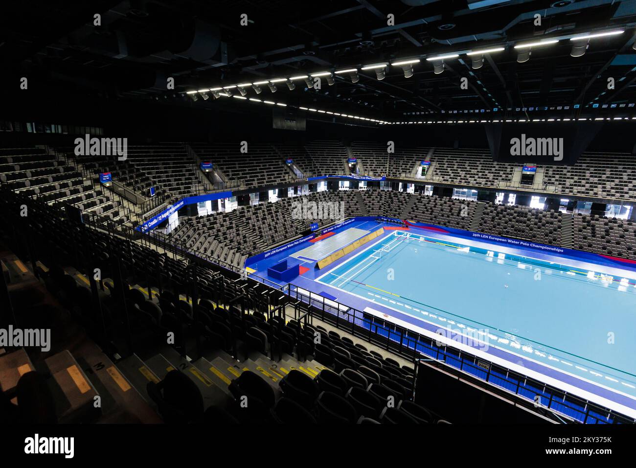 Allgemeiner Blick auf den Swimmingpool in der Spaladium Arena in Split, Kroatien, am 22. August 2022. Die europäischen Wasserpolo-Meisterschaften 35. finden vom 29. August bis 10. September 2022 in der Spaladium Arena in Split, Kroatien, statt. Foto: Miroslav Lelas/PIXSELL Stockfoto