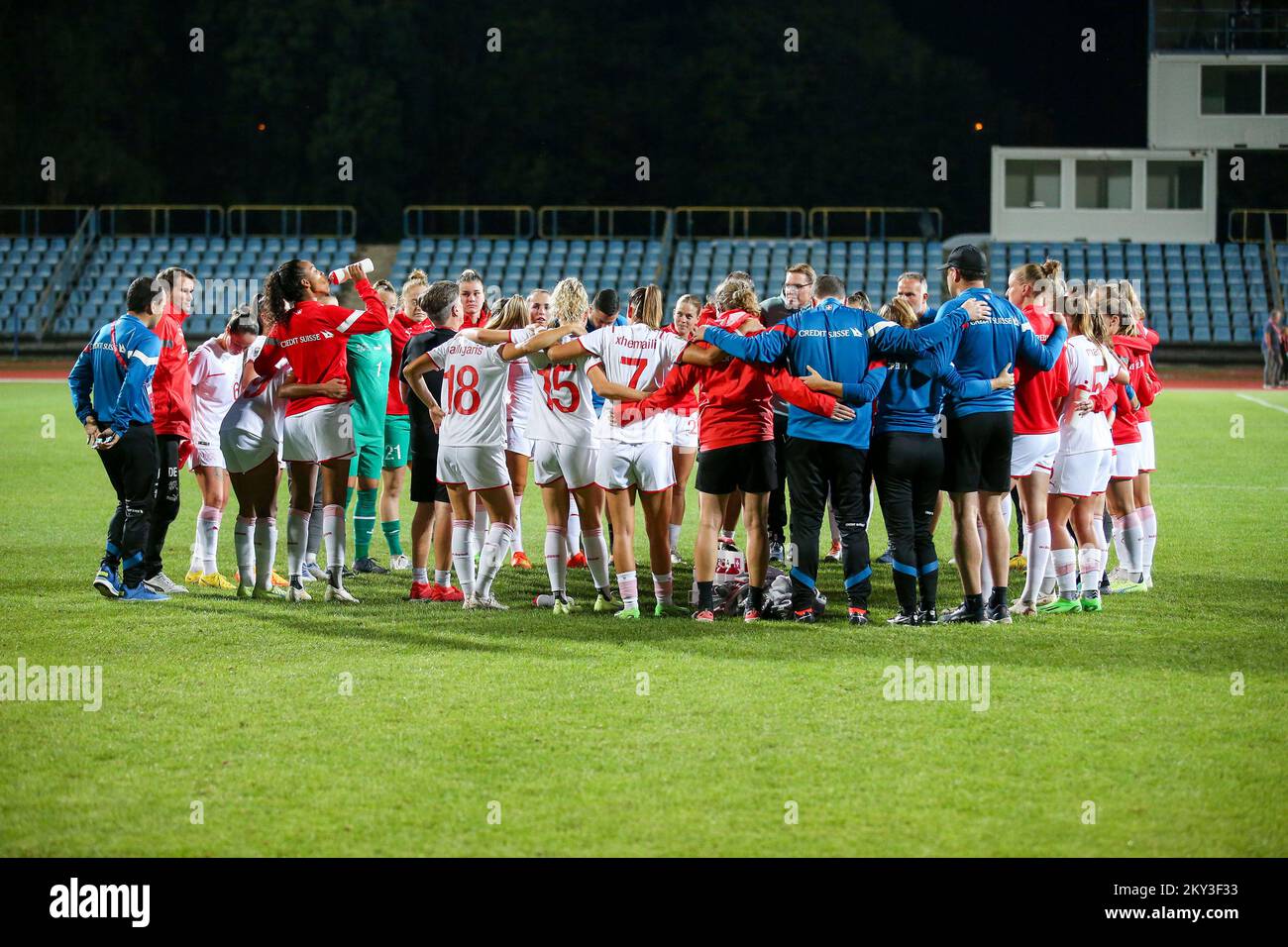 KARLOVAC, SEPTEMBER 02: Team Schweiz feiert nach dem 2023. Qualifikationsspiel der FIFA-Frauenweltmeisterschaft zwischen Kroatien und der Schweiz am 2. September 2022 im Branko Cavlovic-Cavlek Stadion in Karlovac, Kroatien. Foto: Matija Habljak/PIXSEL Stockfoto