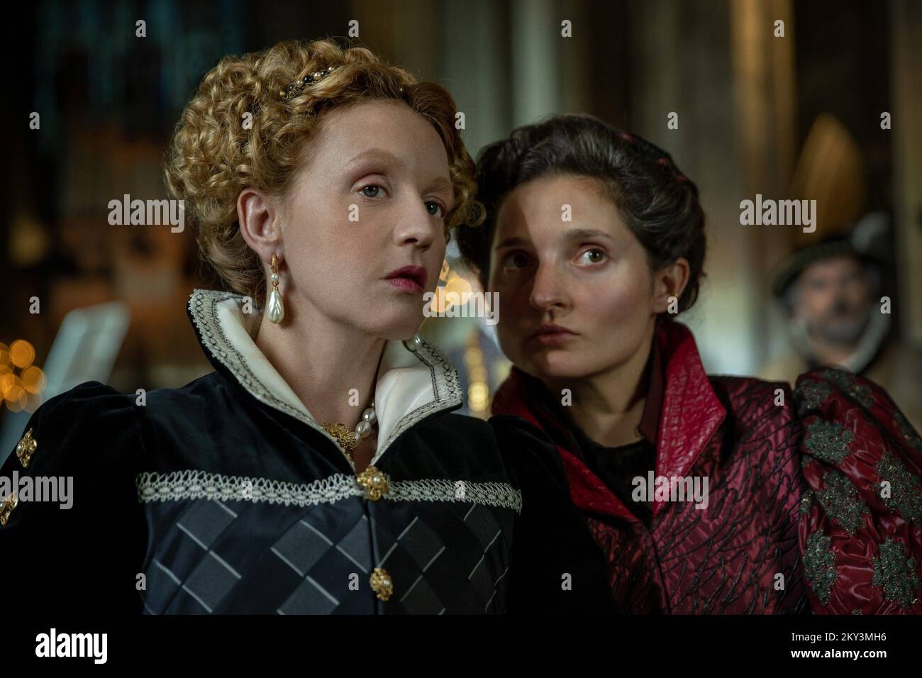 DIE SCHLANGENKÖNIGIN, von links: Ludivine Sagnier, Ruby Bentall, A