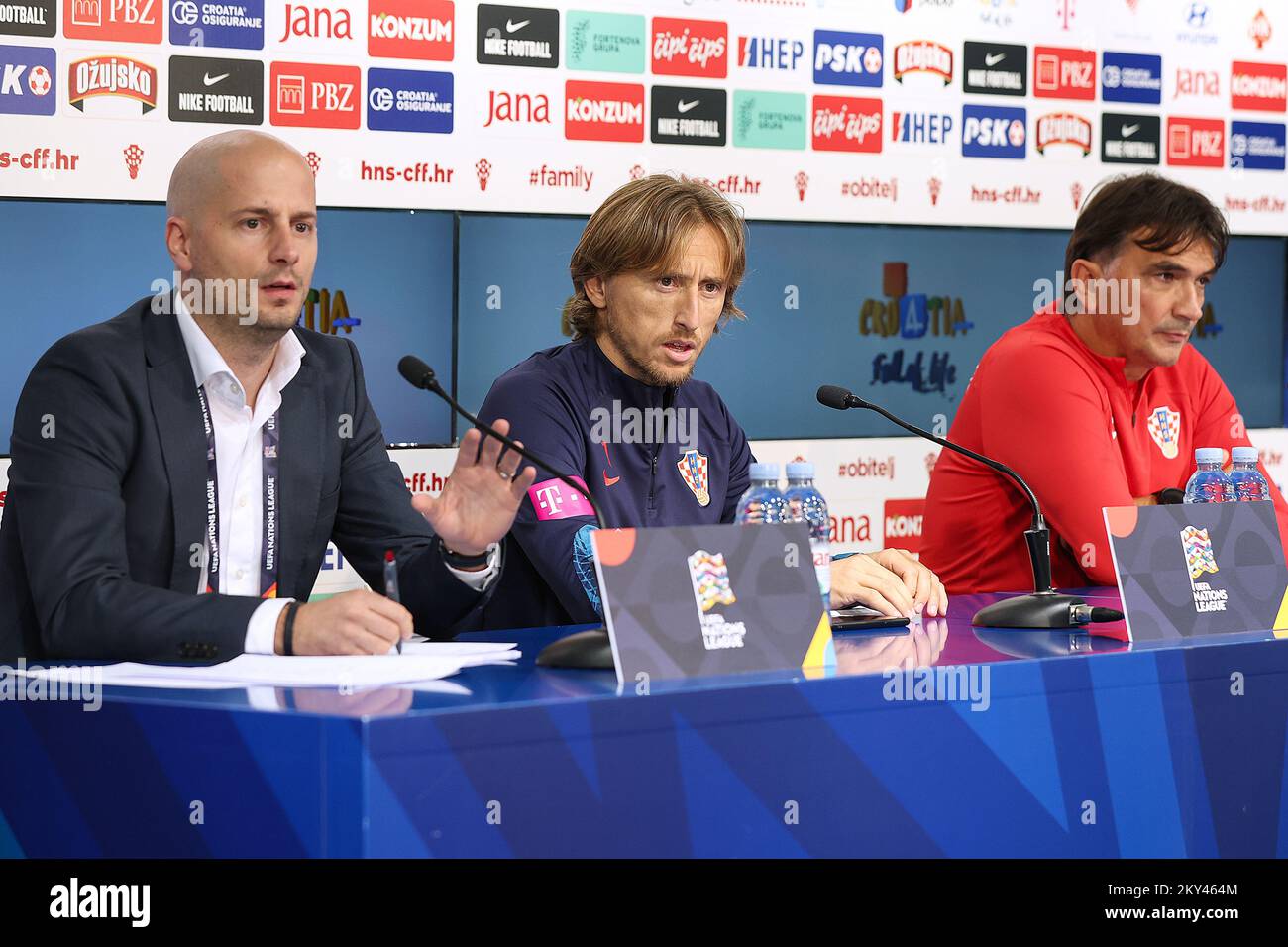 Kroatischer Nationaltrainer Zlatko Dalic und Kapitän Luka Modric auf der Pressekonferenz der kroatischen Nationalmannschaft im Maksimir-Stadion in Zagreb, Kroatien am 21. September 2022. Kroatien wird morgen in Maksimir ein Spiel der UEFA-Liga gegen Dänemark spielen. Foto: Goran Stanzl/PIXSELL Stockfoto