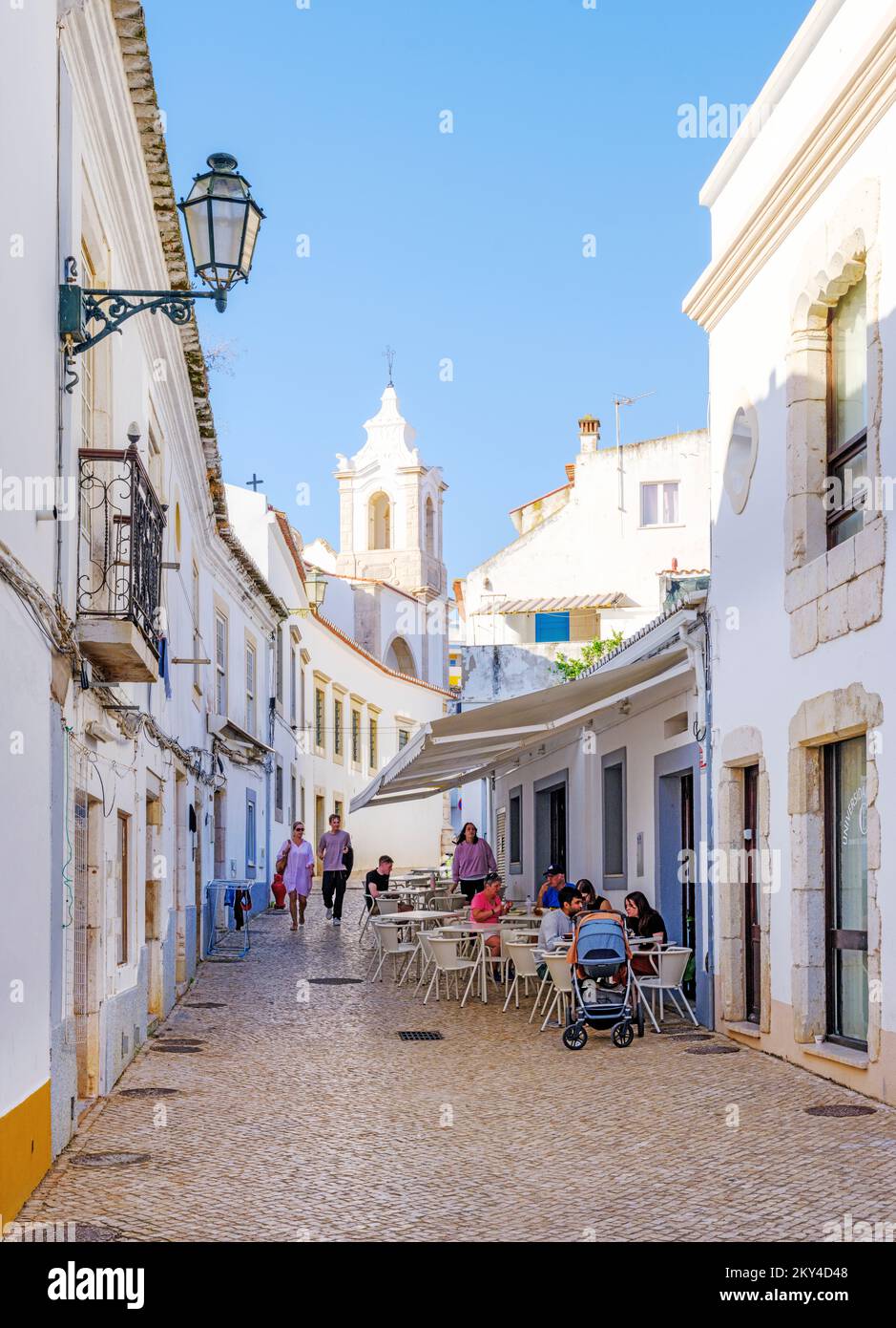 Altstadt von Lagos, Straßenszene Lagos, Algarve, Portugal, Europa Stockfoto