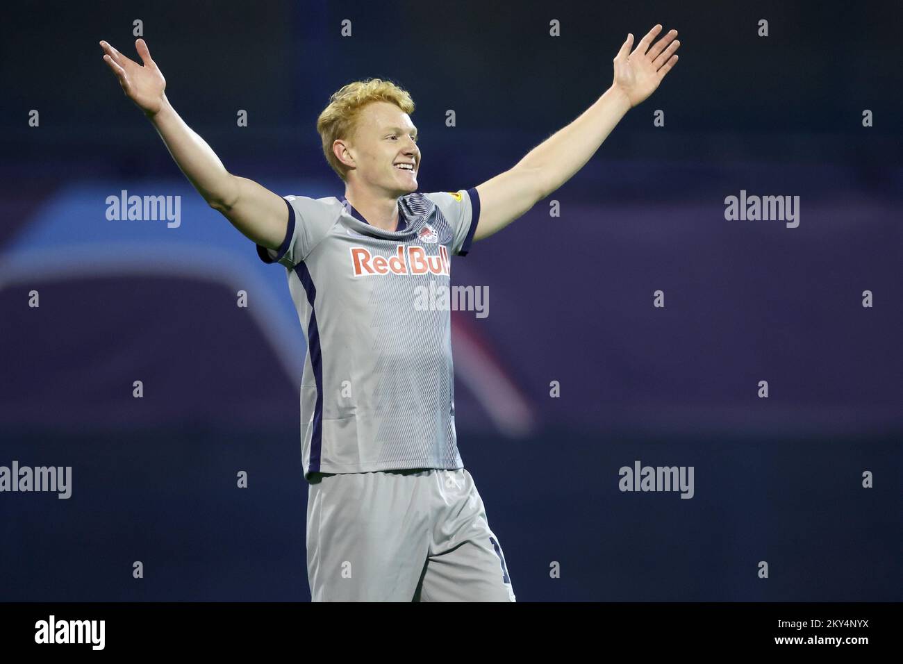ZAGREB, KROATIEN - 11. OKTOBER: Nicolas Seiwald von RB Salzburg feiert ein Tor beim UEFA Champions League-Spiel der Gruppe E zwischen Dinamo Zagreb und dem FC Salzburg am 11. Oktober 2022 im Maksimir-Stadion in Zagreb, Kroatien. Foto: Igor Kralj/PIXSELL Stockfoto