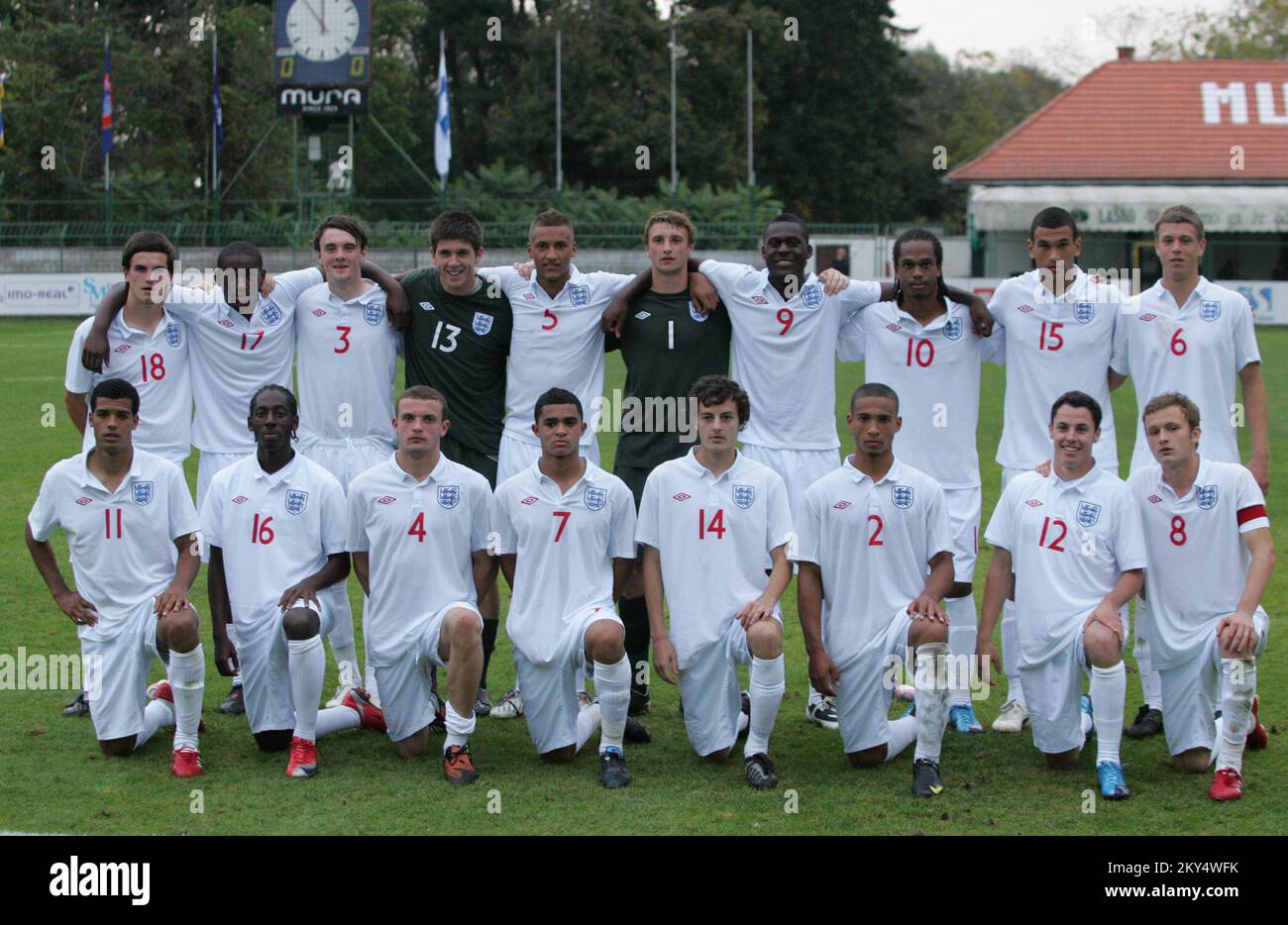 England-Team-Gruppe. Hintere Reihe: Ryan Donaldson, Nathaniel Wedderburn, Scott Malone, James Severn, Reece Brown, Declan Rudd, Frank Nouble, Nathan Delfouneso, Steven Caulker und Nathan Baker. Erste Reihe: Jacob Mellis, Roarie Deacon, James Wallace, Cameron Steward, Ryan Mason, Jordan Clarke, Adam Smith und Dean Parrett. Stockfoto