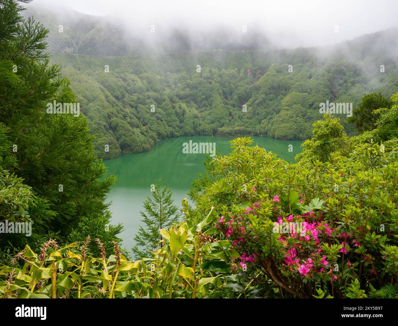 Blick auf die Lagoa de Santiago, die Insel São Miguel Stockfoto