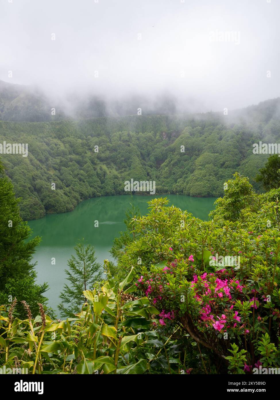 Blick auf die Lagoa de Santiago, die Insel São Miguel Stockfoto