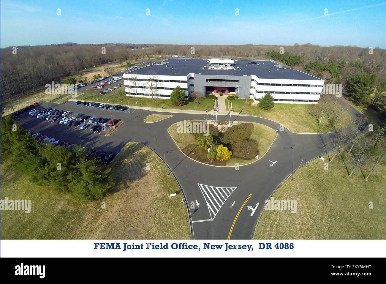 Lincroft, N.J., 9. April 2013 Luftbild des FEMA Joint Field Office, dessen engagiertes Personal die Überlebenden von Hurrikan Sandy in New Jersey unterstützt. Hurrikan Sandy Aus New Jersey. Fotos zu Katastrophen- und Notfallmanagementprogrammen, Aktivitäten und Beamten Stockfoto