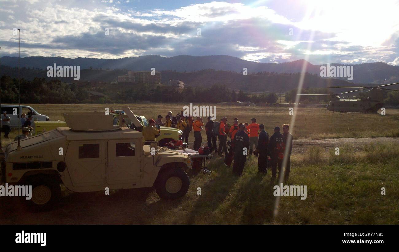 Boulder, Colorado, 14. September 2013 Einheiten der Colorado Nationalgarde bereiten sich auf kommende Missionen vor, um den von Überschwemmungen in Boulder betroffenen Personen zu helfen. Die FEMA und unsere staatlichen und lokalen Partner unterstützen die laufenden Hochwasserreaktionsmaßnahmen. Fotos zu Katastrophen- und Notfallmanagementprogrammen, Aktivitäten und Beamten Stockfoto