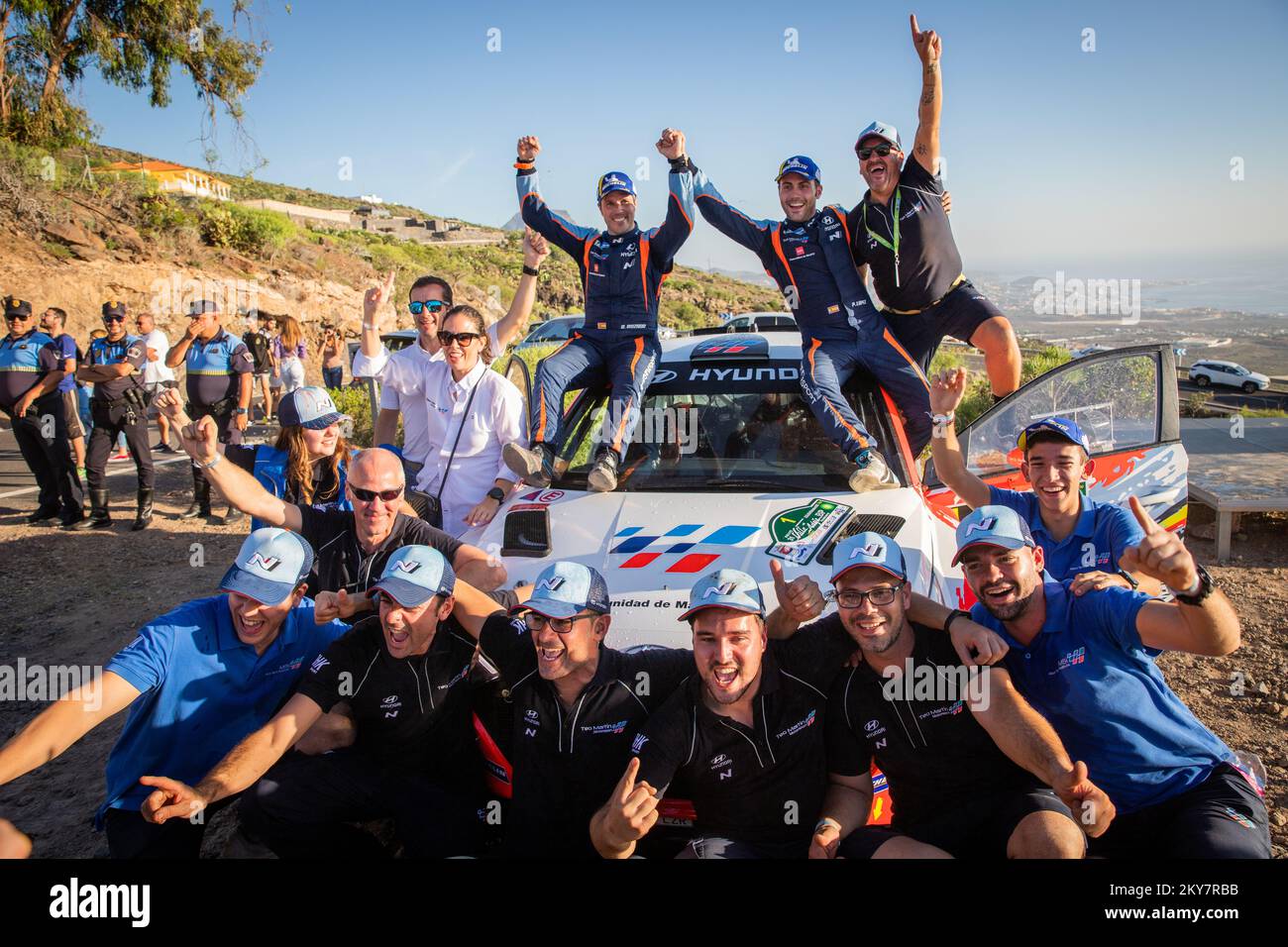 S-CER Spanische Rallye-Meisterschaft , Gewinner Pepe López und Mitfahrer Borja Rozada feiern den Sieg bei der Rally Villa de Adeje Stockfoto