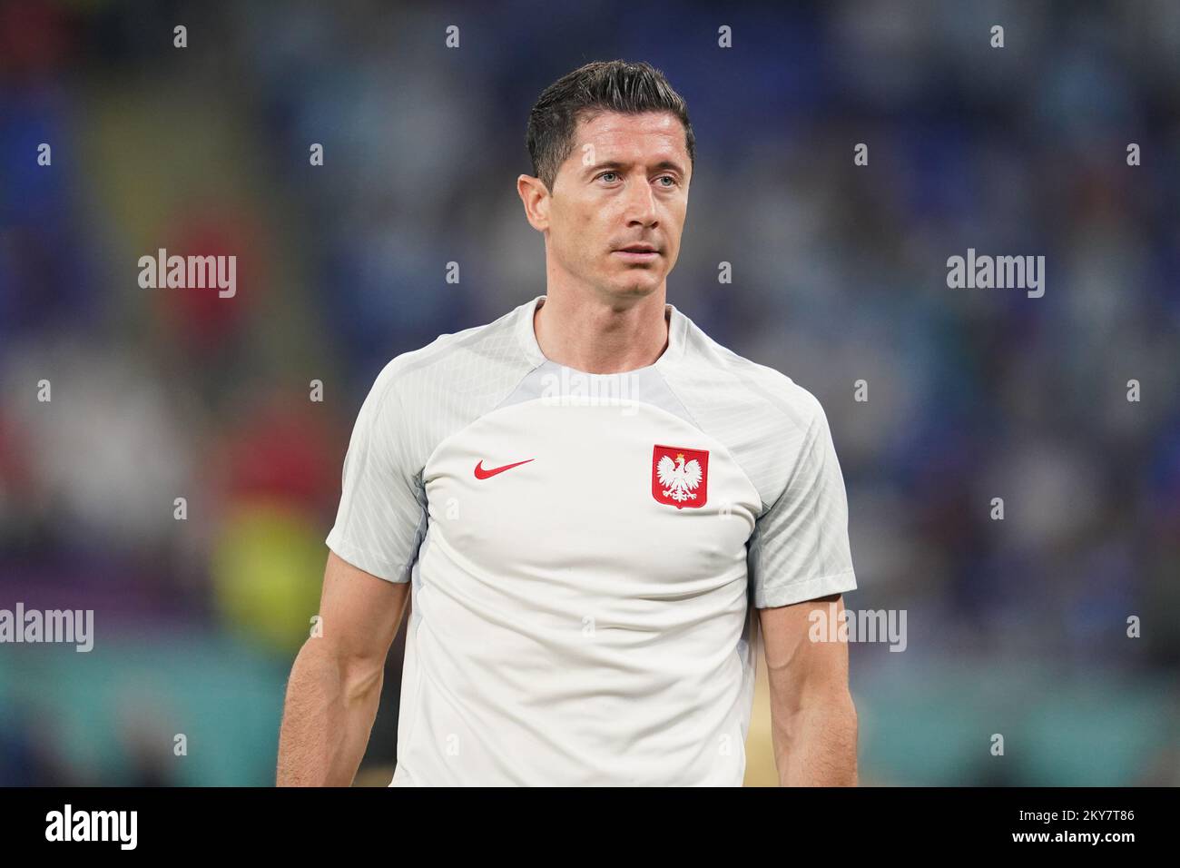 DOHA, KATAR - NOVEMBER 30: Spieler Polens Robert Lewandowski erwärmt sich vor dem FIFA-Weltmeisterschaftsspiel Katar 2022 Gruppe C zwischen Argentinien und Polen am 30. November 2022 in Doha, Katar, im Stadium 974. (Foto: Florencia Tan Jun/PxImages) Kredit: Px Images/Alamy Live News Stockfoto