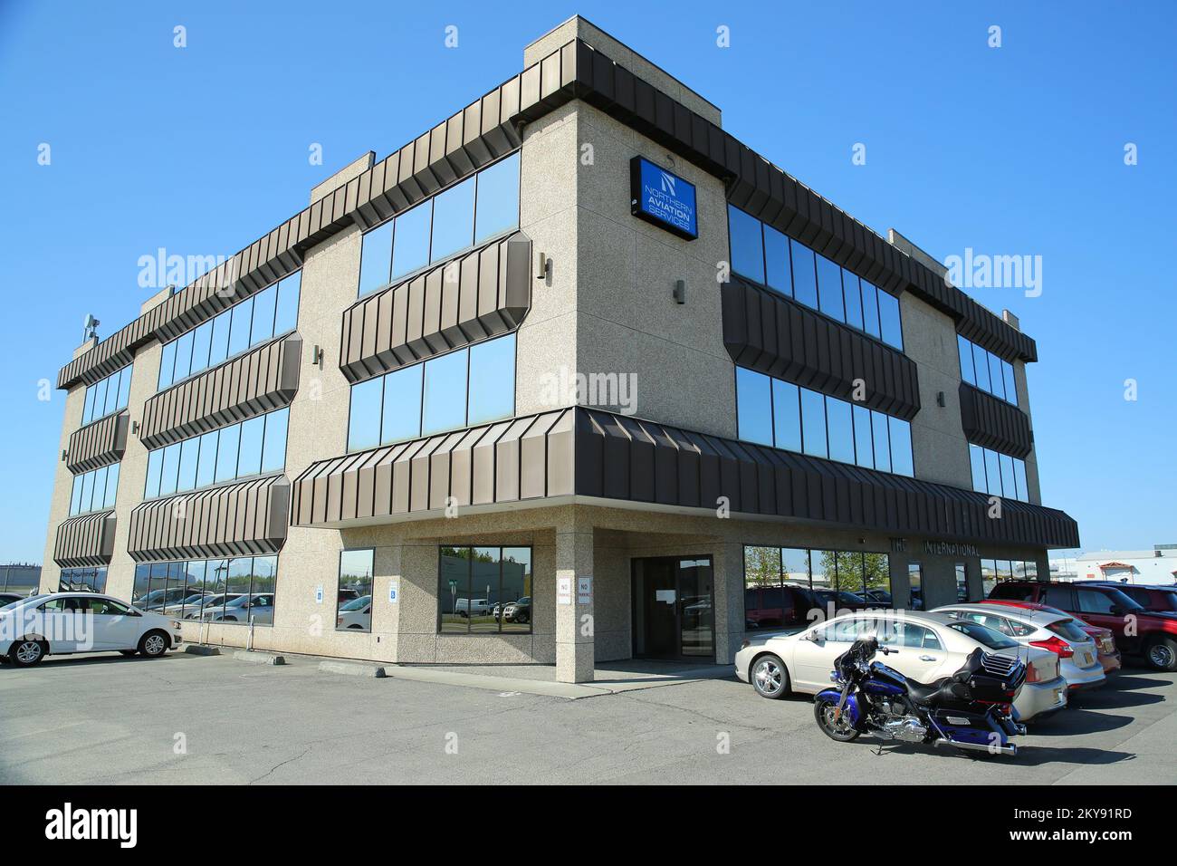 Anchorage, Ark., 15. Mai 2014, die USA Die Federal Emergency Management Agency (FEMA) des Department of Homeland Security hat ein Joint Field Office (JFO) im Bundesstaat Alaska eröffnet, um die staatlichen, lokalen und Stammessanierungsbemühungen durch schwere Stürme und Überschwemmungen zu ergänzen. Um effektiv mit den staatlichen und lokalen Beamten zu kommunizieren, schafft die FEMA eine temporäre Einrichtung namens JFO, die es den staatlichen, lokalen und bundesstaatlichen Notfallmanagern ermöglicht, bei den Wiederherstellungsmaßnahmen zusammenzuarbeiten. Adam DuBrowa/FEMA. Überschwemmung In Alaska. Fotografien zu Katastrophen- und Notfallmanagementprogrammen, Aktivitäten, Stockfoto