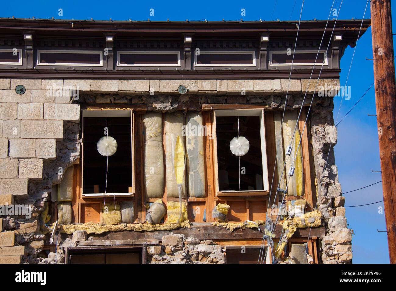 Napa, Kalifornien, 24. August 2014 das Vintner-Kollektivgebäude in der Innenstadt von Napa wurde durch ein Erdbeben der Stärke 6,0 schwer beschädigt, das die Gegend erschütterte. Fotos zu Katastrophen- und Notfallmanagementprogrammen, Aktivitäten und Beamten Stockfoto