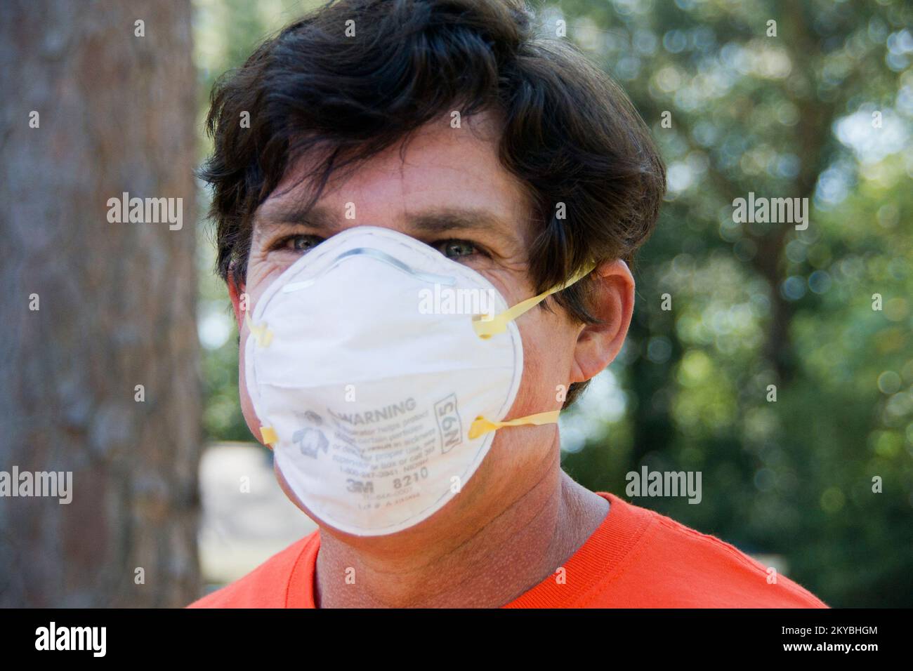 Die Bewohner von Columbia SC beginnen nach der historischen Überschwemmung aufzuräumen. Schwere Stürme und Überschwemmungen in South Carolina. Fotos zu Katastrophen- und Notfallmanagementprogrammen, Aktivitäten und Beamten Stockfoto