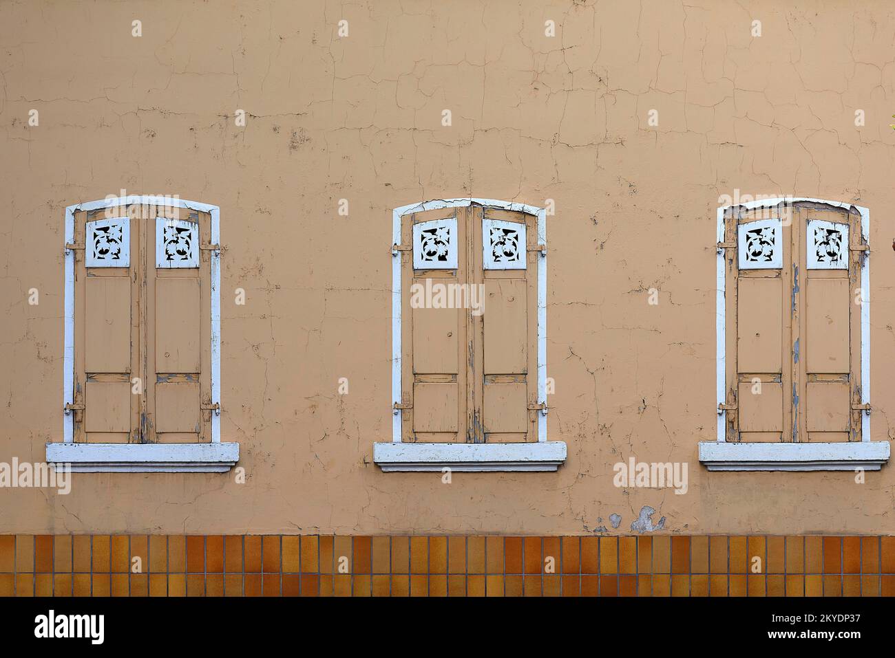 Geschlossene historische Fensterläden, Erlangen, Mittelfrankreich, Bayern, Deutschland Stockfoto