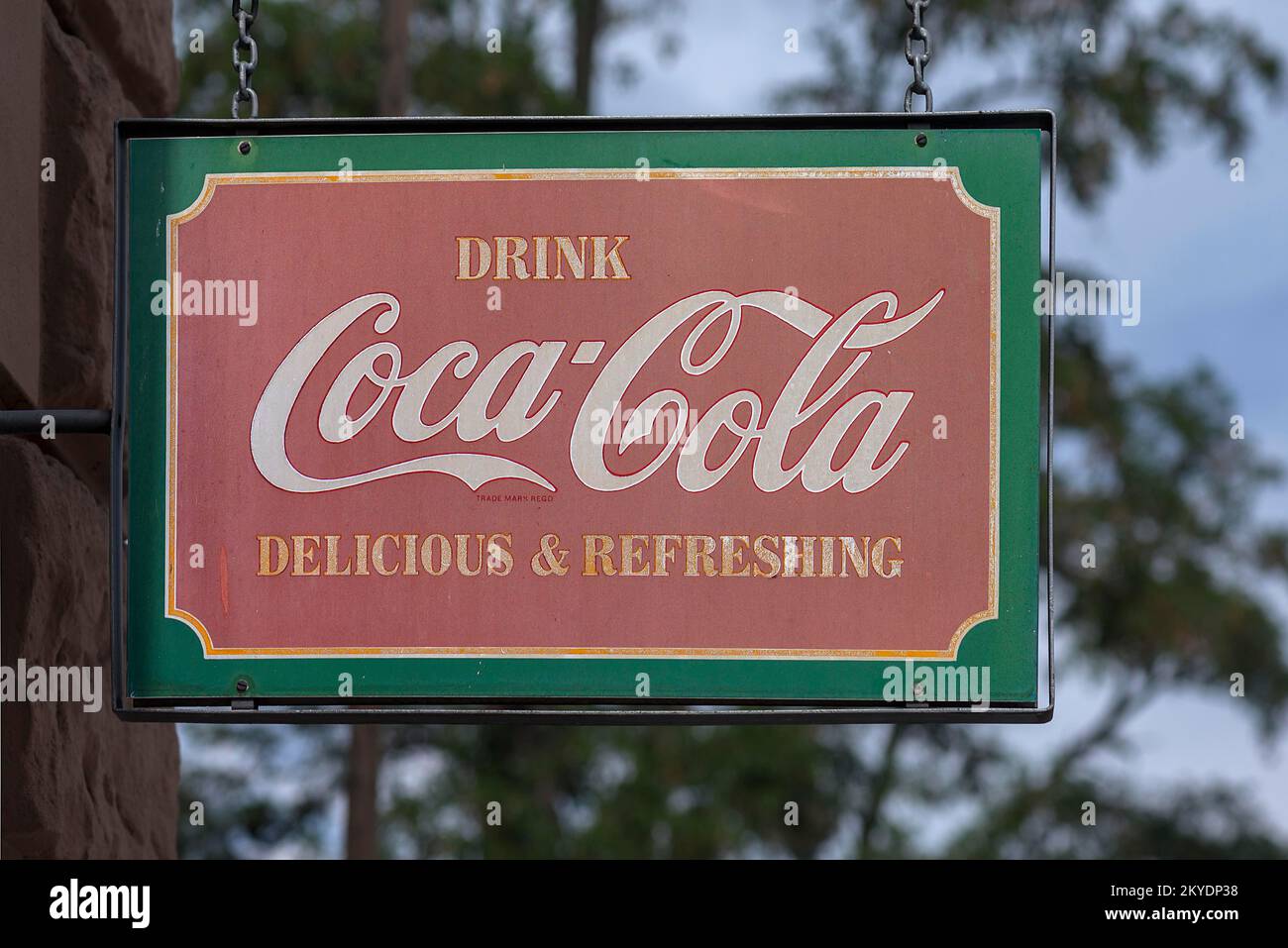 Nasenschild eines alten Coca-Cola-Schildes in einem ehemaligen Gasthaus, Erlangen, Mittelfrankreich, Bayern, Deutschland Stockfoto