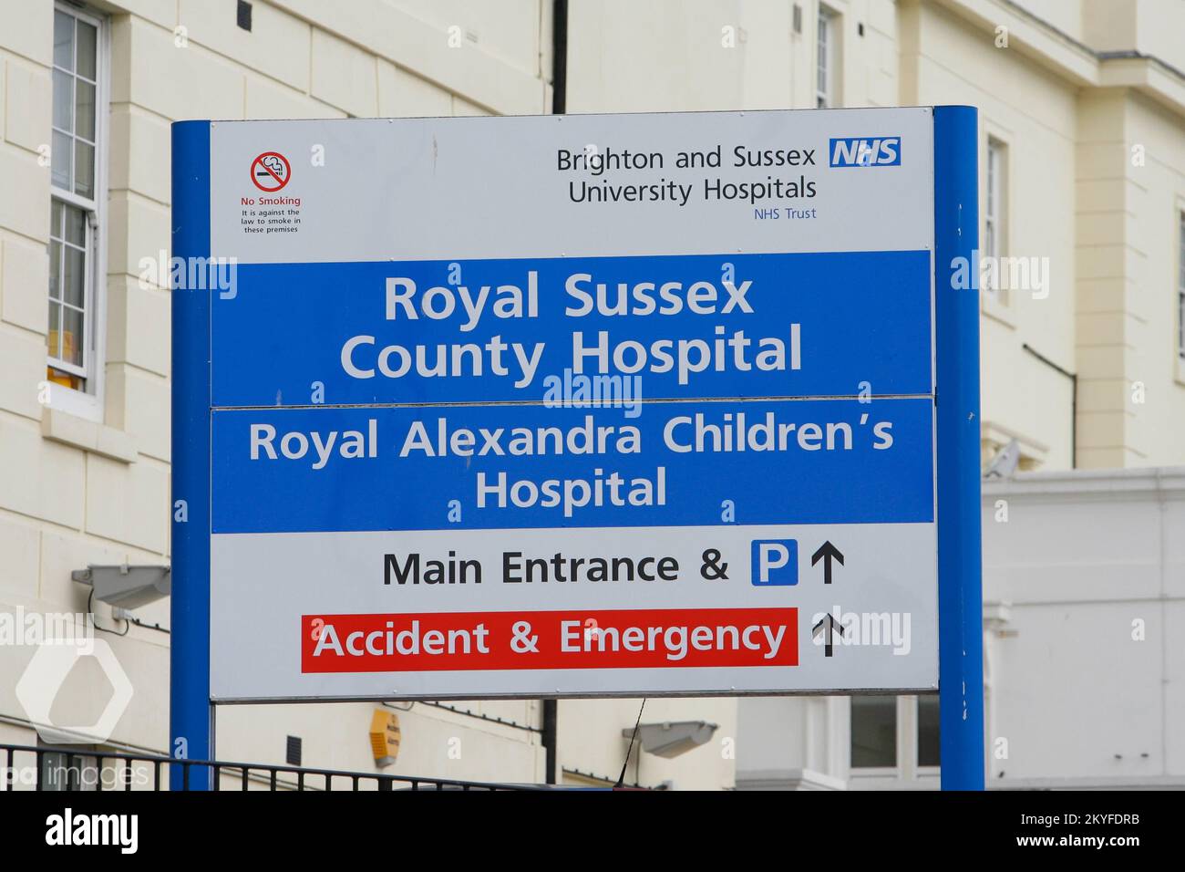 Datei Foto vom 09/09/07 des Royal Sussex County Hospital, Eastern Road, Brighton, Sussex. Der Gesundheitswächter hat dringende Maßnahmen in einem Brighton Krankenhaus gefordert, nachdem er festgestellt hatte, dass die Sterberate in seiner Chirurgie Abteilung doppelt so hoch war wie der nationale Durchschnitt. Die Care Quality Commission (CQC) führte im August eine unangekündigte Inspektion der Chirurgie im Royal Sussex County Hospital durch, nachdem sie Bedenken hinsichtlich der Sicherheit und Qualität der Chirurgie des oberen Gastrointestinaltrakts erhielt. Ausgabedatum: Donnerstag, 1. Dezember 2022. Stockfoto