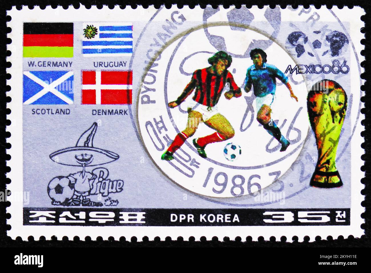 MOSKAU, RUSSLAND - 29. OKTOBER 2022: In Korea gedruckte Briefmarken zeigen die FIFA-Weltmeisterschaft 1986 - Mexiko, Serie, ca. 1986 Stockfoto