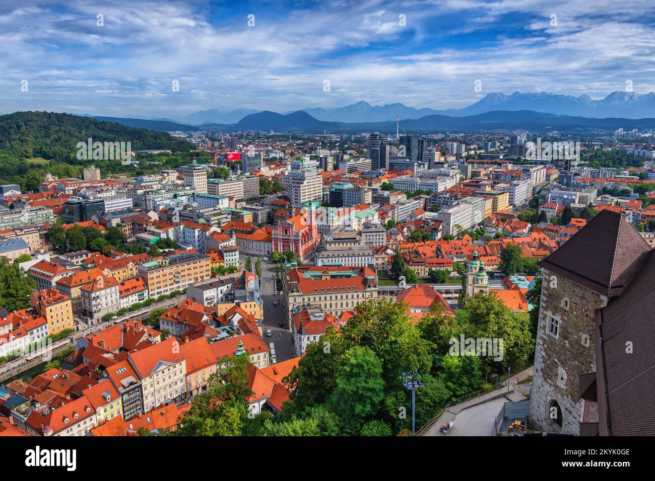 Stadt Ljubljana in Slowenien, Stadtbild der Hauptstadt mit der Altstadt, Blick von oben. Stockfoto