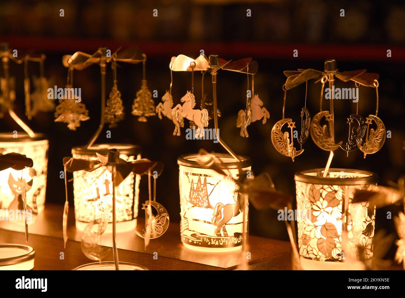 Weihnachtsdekoration mit Teelicht, Stockfoto