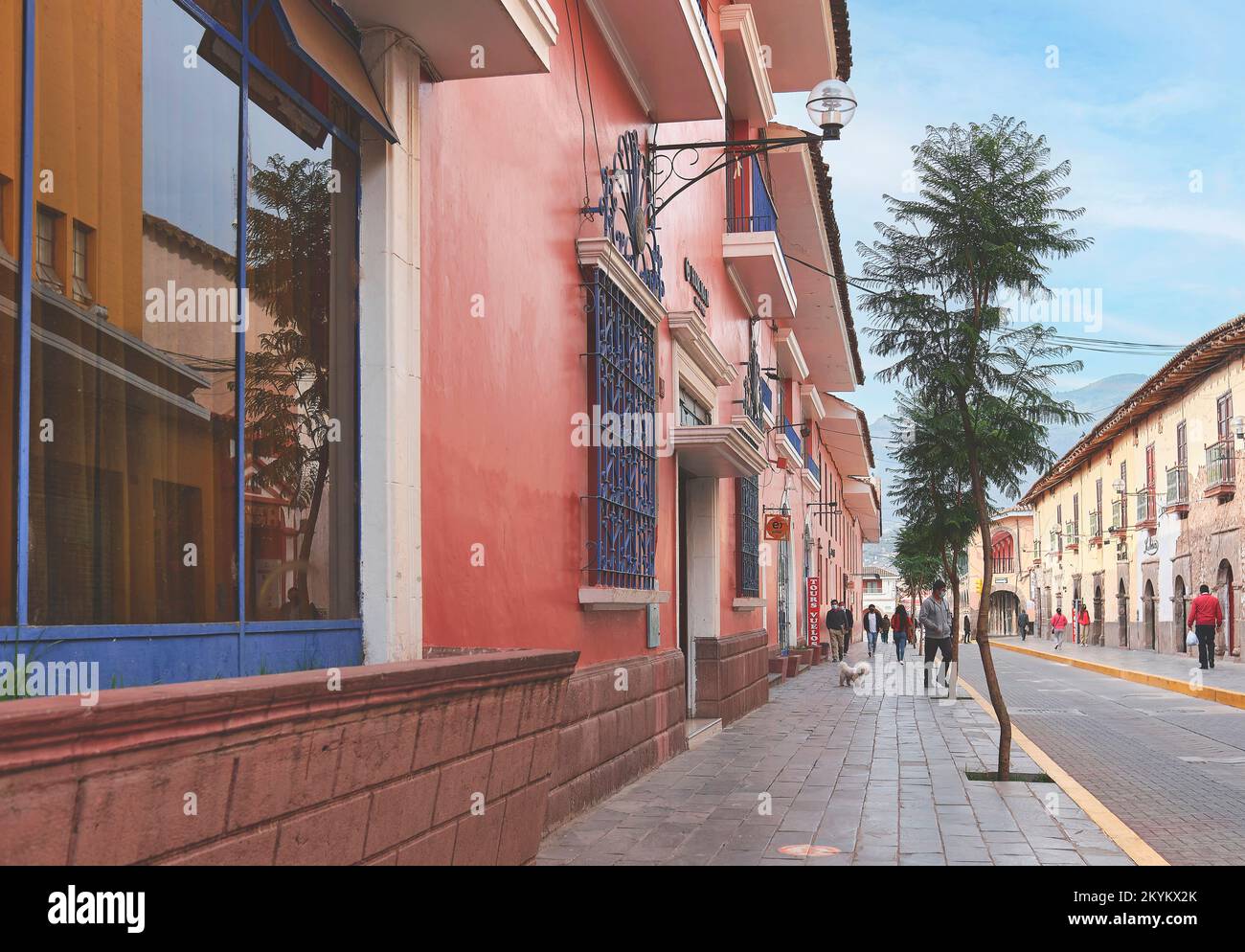 AYACUCHO, PERU, 2022: Straßenblick auf Ayacucho, ca. 2022. Stockfoto