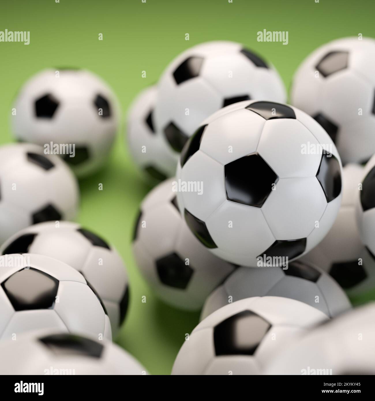 Mehrere klassische Fußballbälle auf einer grünen Oberfläche. Selektiver Fokus Stockfoto