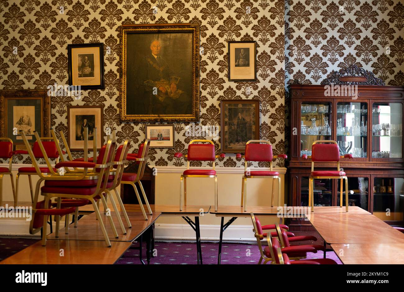 Der Speisesaal im Duncombe Place Lodge 236, Duncombe Place, ist die älteste noch existierende Freemasons Lodge in York, North Yorkshire. Einer der Amazis von York Stockfoto