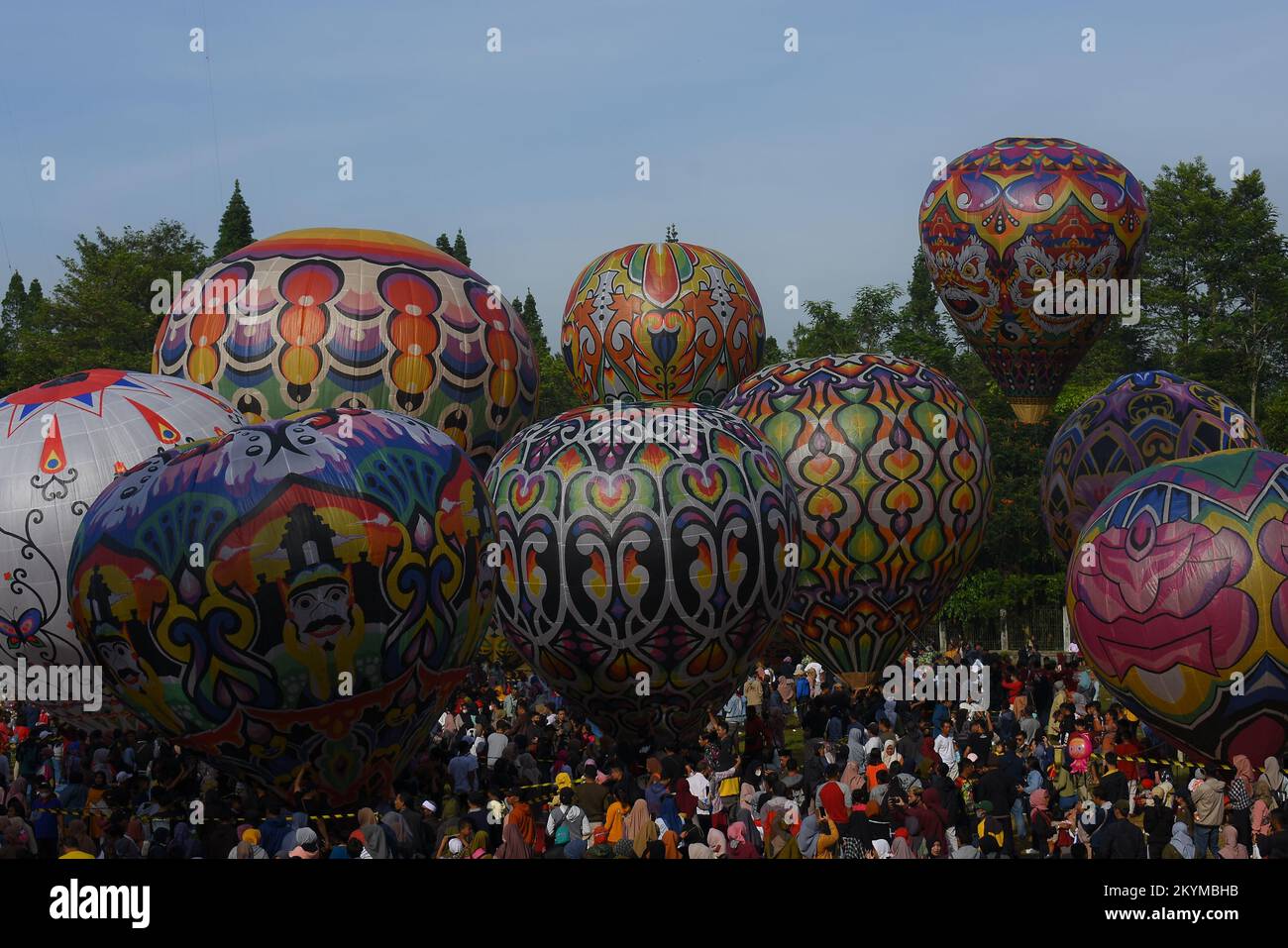 Wonosob Luftballonfestival im Kalianget Swimming Pool Stockfoto