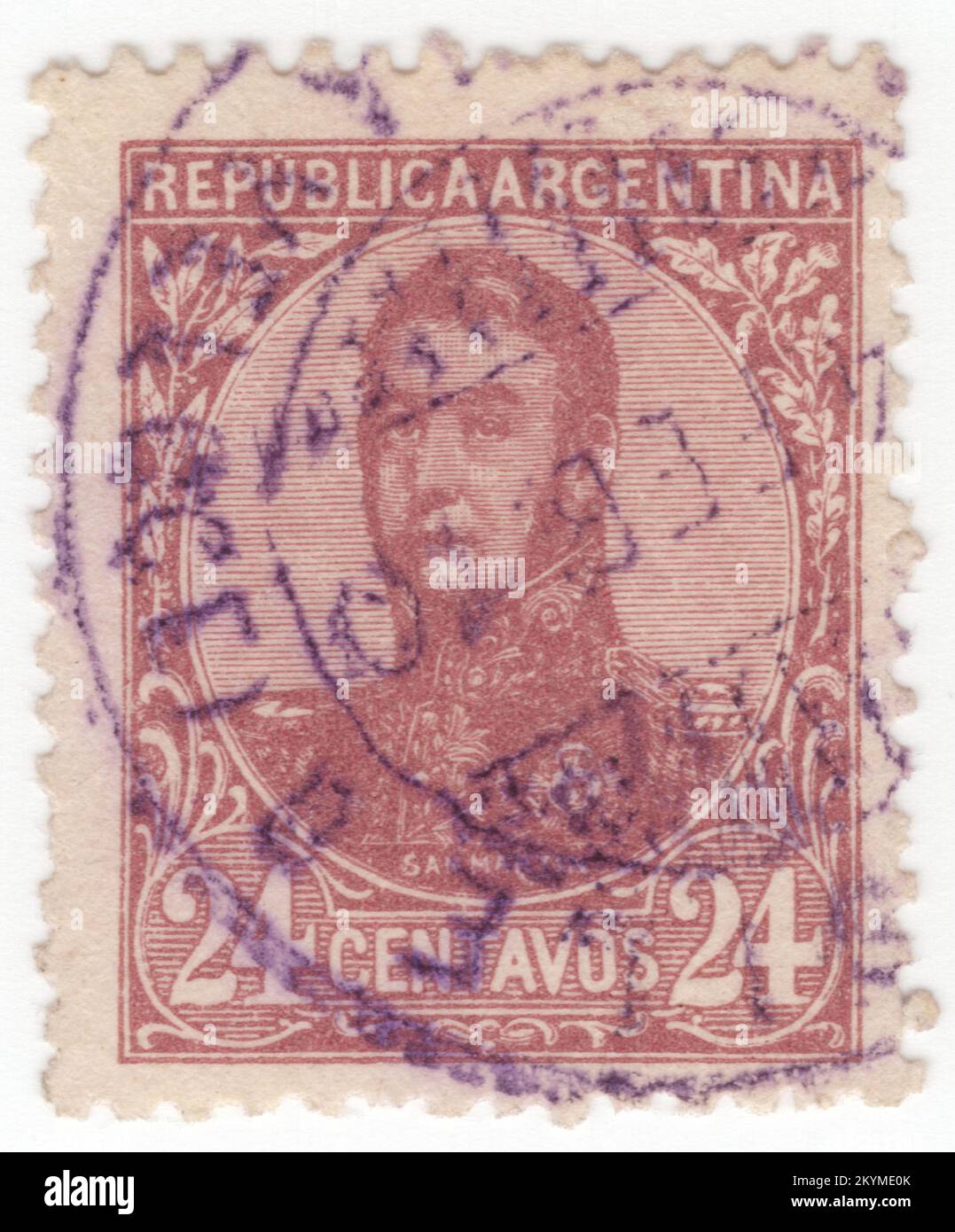 ARGENTINIEN - 1908: 24 Centavos rot-braune Briefmarke, die das Porträt von José de San Martín (Jose Francisco de San Martín y Matorras) darstellt, der als Liberator von Argentinien, Chile und Peru bekannt ist. Argentinischer General und der Hauptführer des südlichen und zentralen Teils des erfolgreichen Kampfes Südamerikas für die Unabhängigkeit vom Spanischen Reich, der als Beschützer von Peru diente. Geboren in Yapeyú, Corrientes, im modernen Argentinien, verließ er im frühen Alter von sieben Jahren das Vizekanzler der Río de la Plata, um in Málaga, Spanien, zu studieren Stockfoto