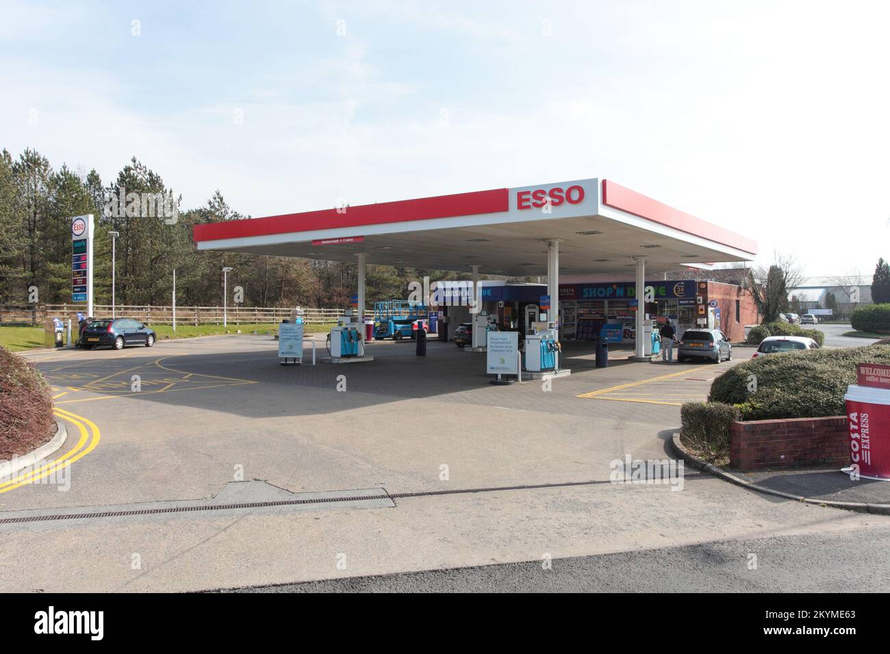 Esso Tankstelle, Llanelli Cross Hands, A48, Cross Hands, Llanelli, SA14 6RD Stockfoto