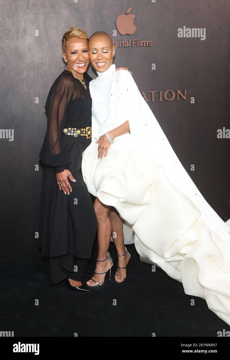 Adrienne Banfield-Norris und Jada Pinkett Smith auf der Premiere von Apple Original Films „Emancipation“ in Los Angeles, Kalifornien, USA, am 30. November 2022. Foto: Fati Sadou/ABACAPRESS.COM Stockfoto