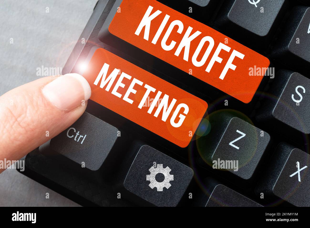 Schreiben mit Text Kickoff Meeting. Geschäftsübersicht Sonderdiskussion über die mit dem Projekt verbundenen Rechtvorschriften Stockfoto