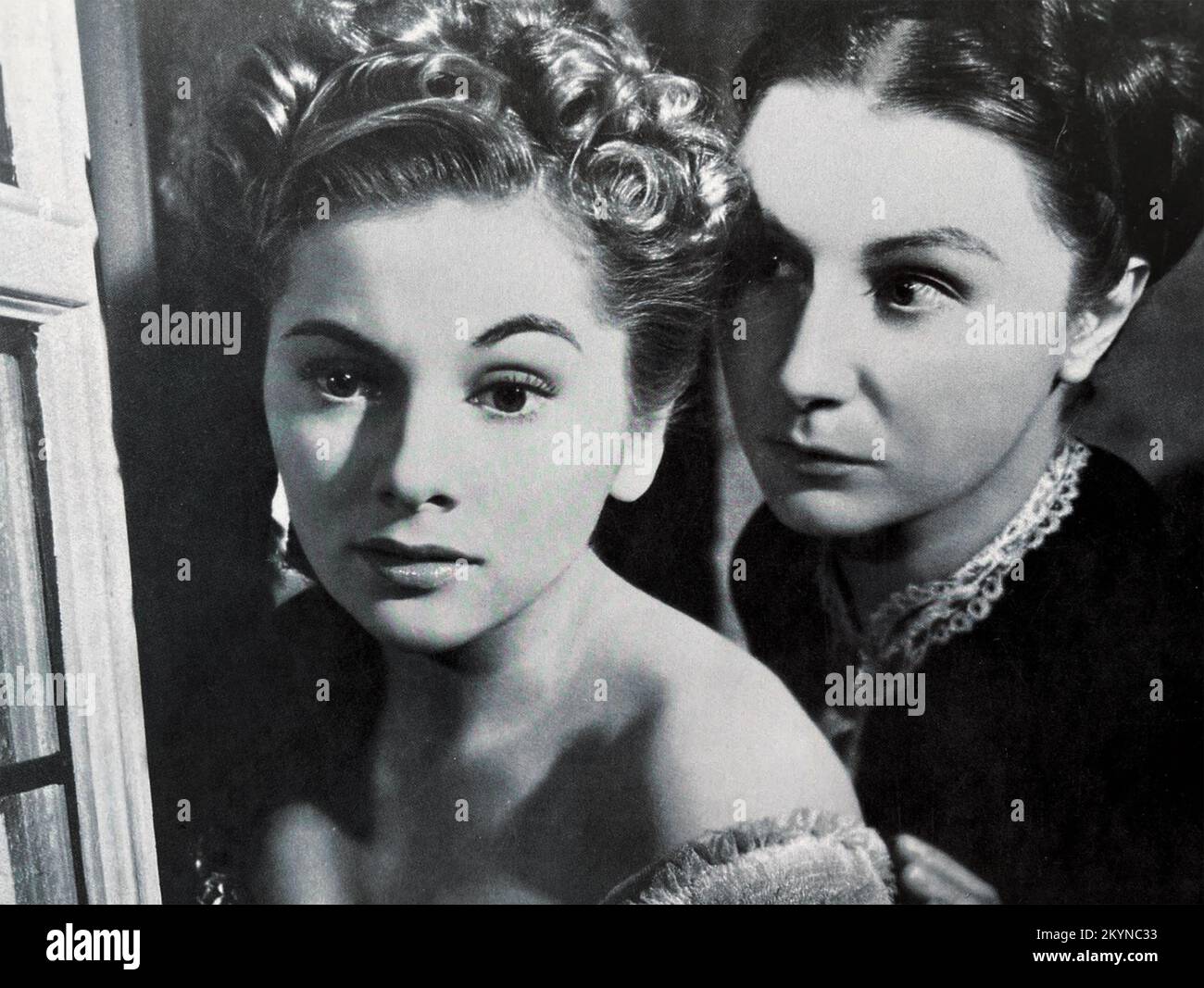 REBECCA 1940 United Artists Film mit Judith Anderson auf der rechten Seite und Joan Fontaine, Regie Alfred Hitchcock Stockfoto