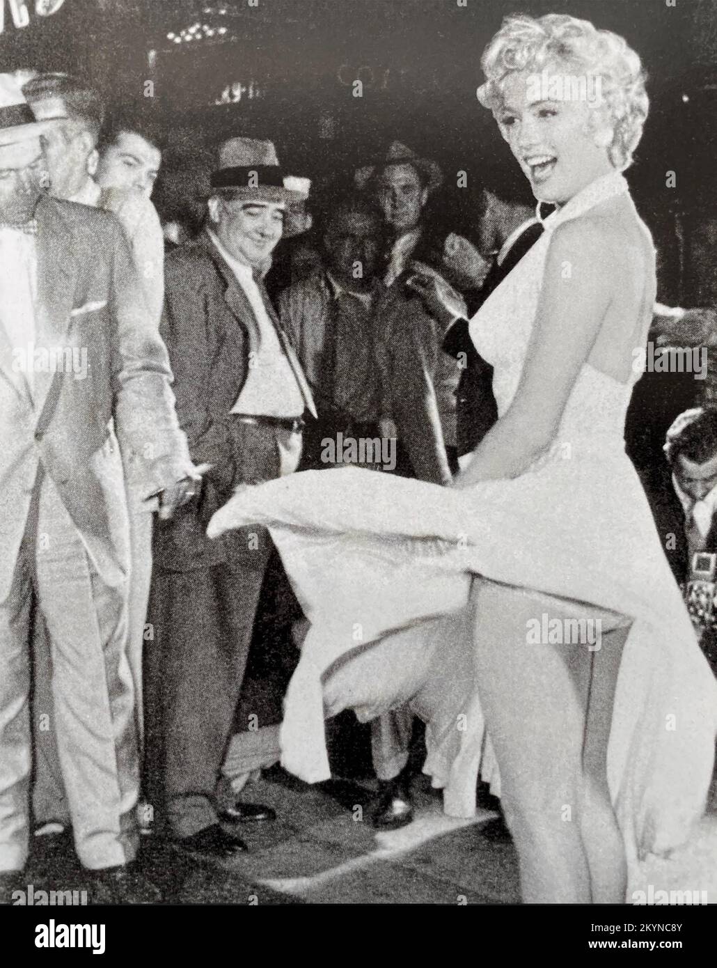 DER SIEBENJÄHRIGE JUCKREIZ-1955 20.-Century-Fox-Film mit Marilyn Monroe. Die berühmte Rock-Blassequenz zog viel Aufmerksamkeit auf sich. Stockfoto