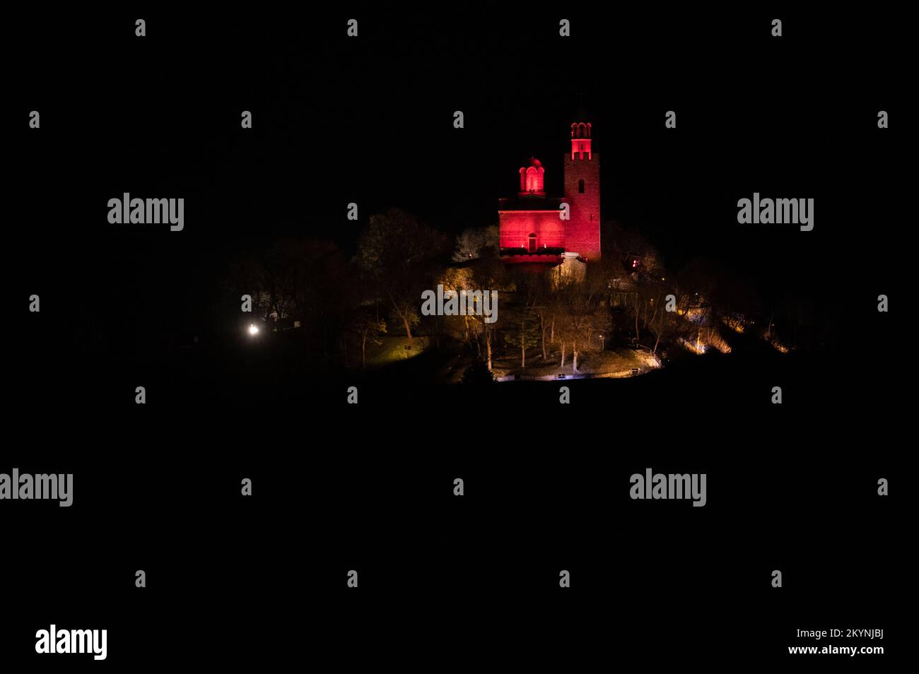 Die 15-minütige Ton- und Lichtshow auf dem Tsarevets Festung Hill in Veliko Tarnovo erzählt den Osmanern die Geschichte des Falls von Tarnovo. Stockfoto