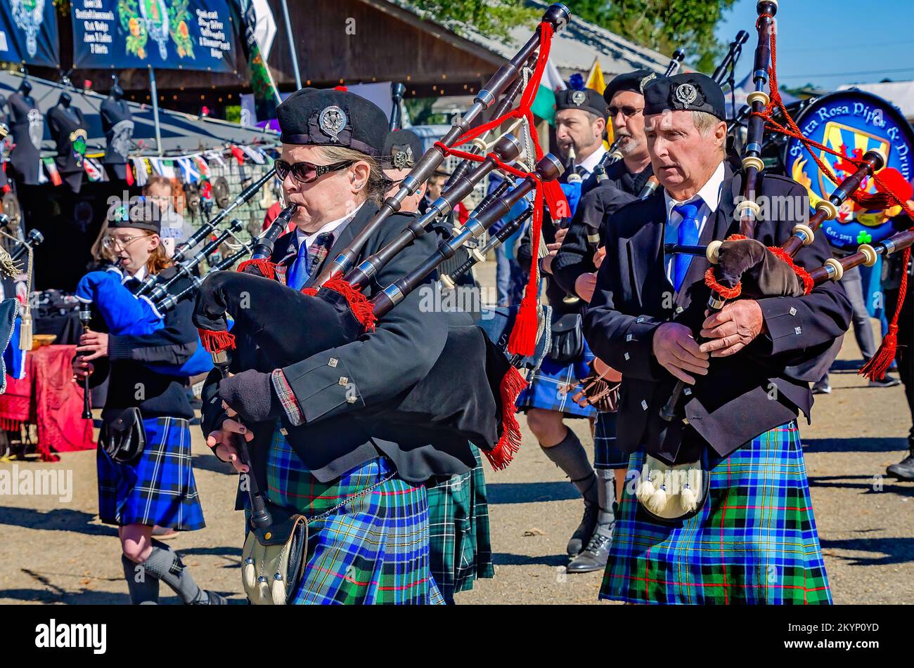 Schottische Taucher spielen beim Celtic Music Festival in Gulfport, Mississippi, Dudelsack. Stockfoto