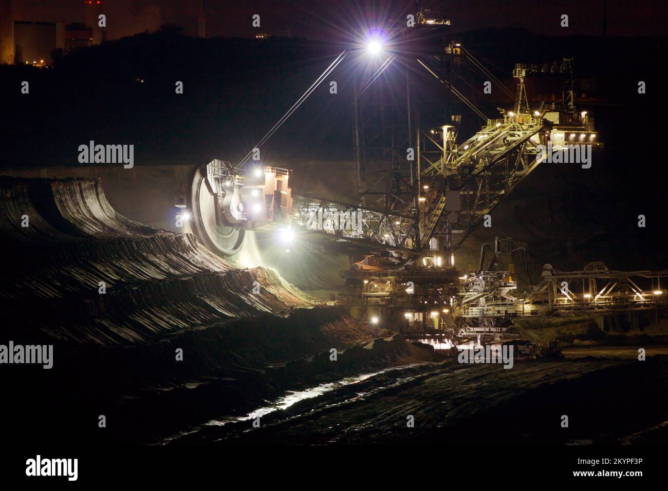 Bagger in einem Braunkohle- oder Braunkohlebergwerk in Deutschland Stockfoto