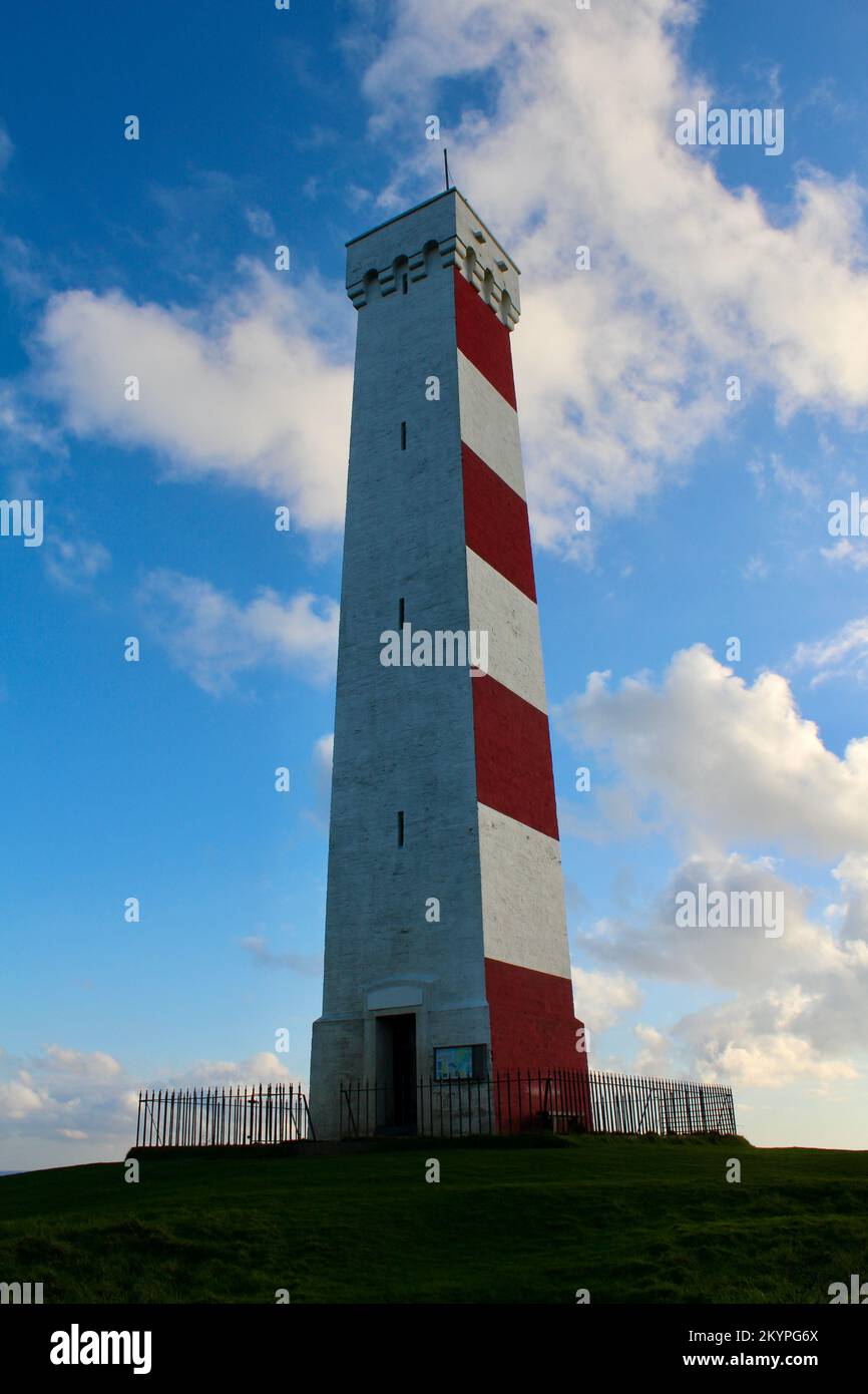 Suzan Vagoose - der öffentliche Fußweg in Gribbin Head Daymark, Menabilly, Cornwall, England, Großbritannien Stockfoto