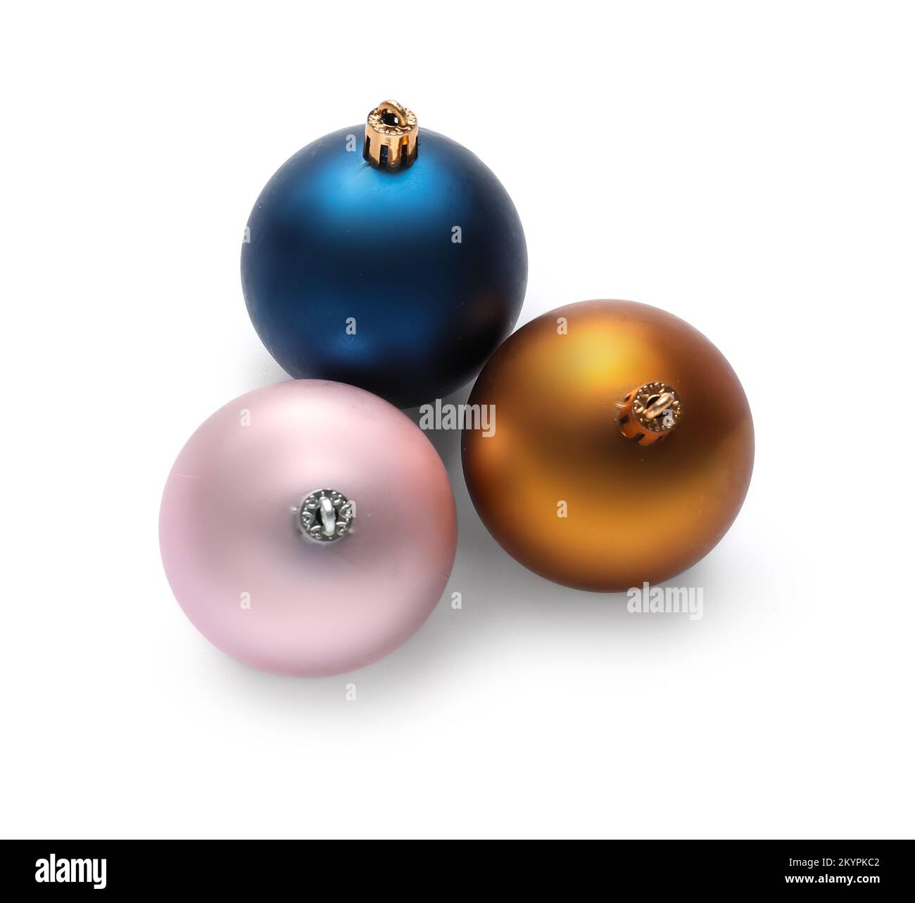 Drei Weihnachtsbälle auf weißem Hintergrund Stockfoto