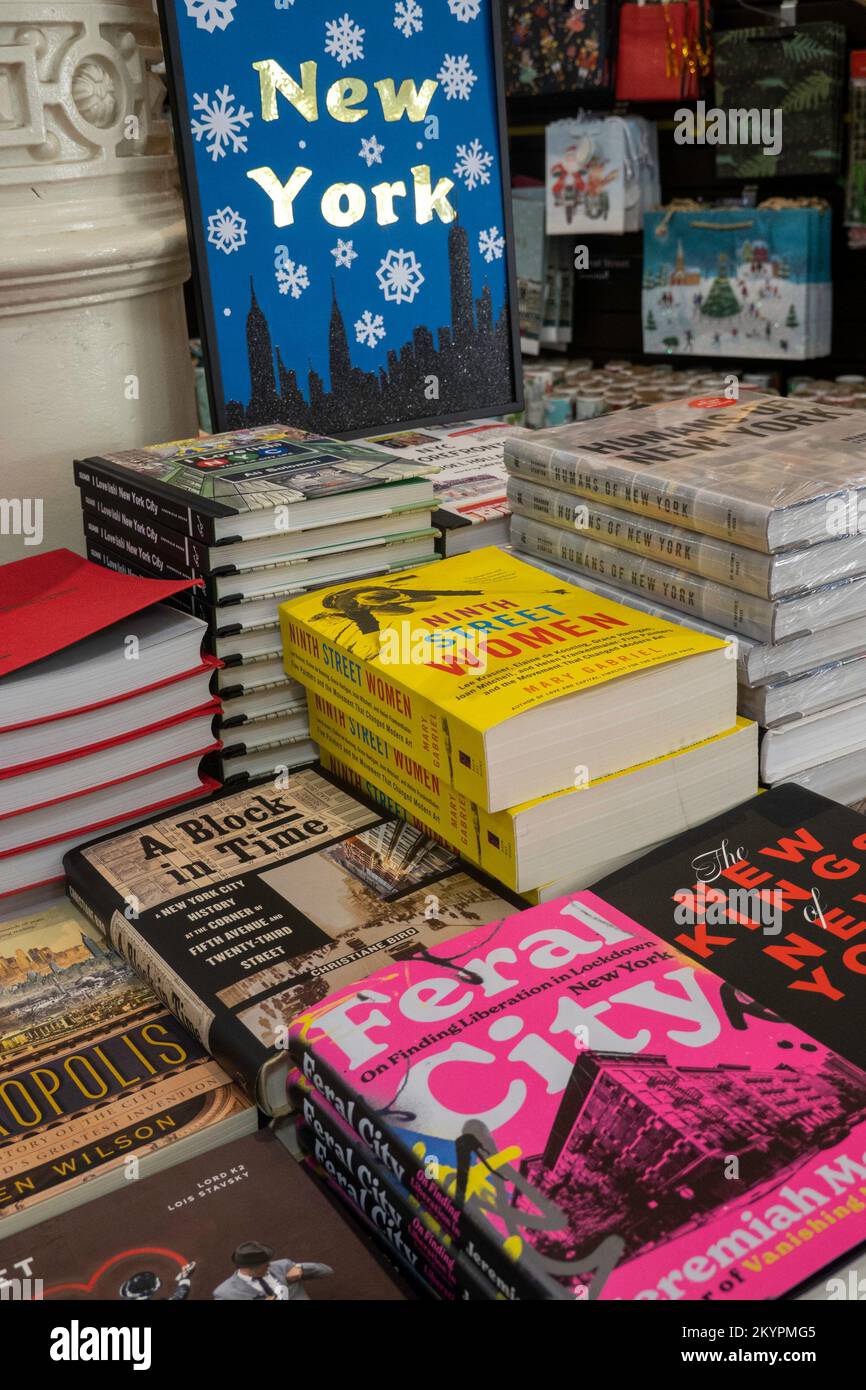 Barnes & Noble Booksellers am Union Square hat eine große Auswahl an Waren, New York City, USA 2022 Stockfoto