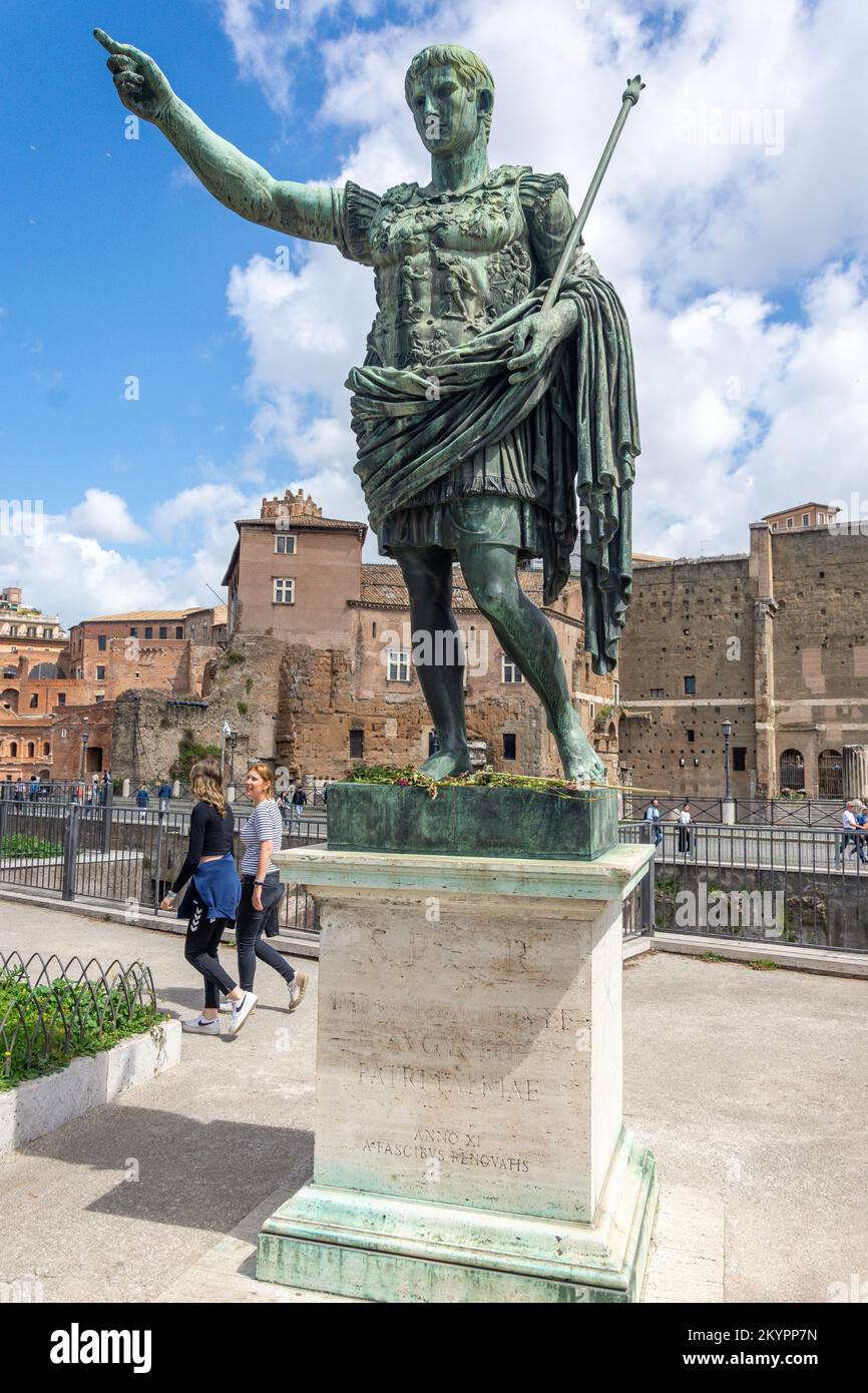 Statue des Caesar Augustus, Via dei Fori Imperiali, Rom (Roma), Region Latium, Italien Stockfoto