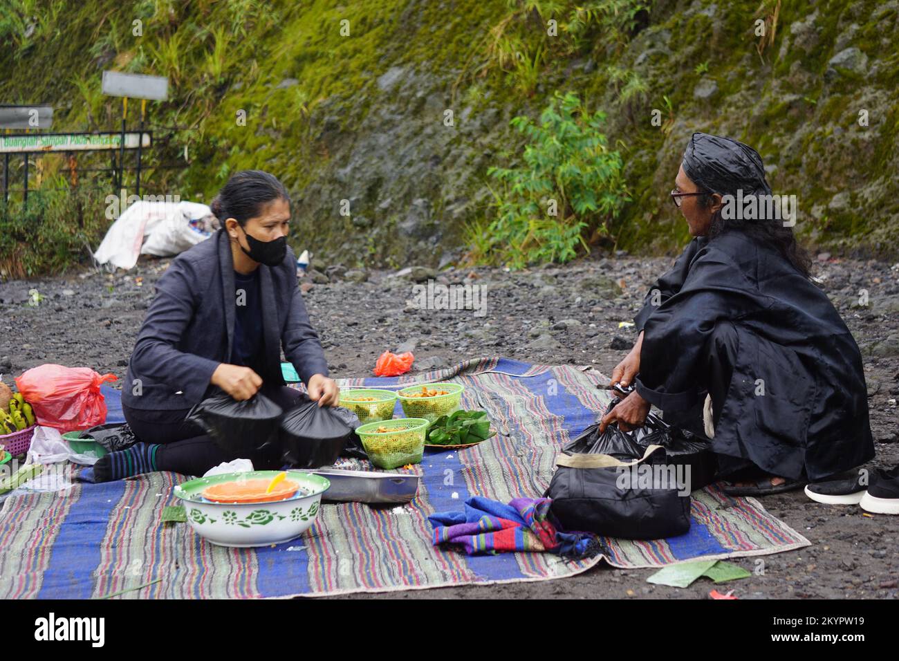 Larung Sesaji (Javanisches Thanksgiving) Gunung Kelud. Larungan ist eines der traditionellen indonesischen Rituale Stockfoto