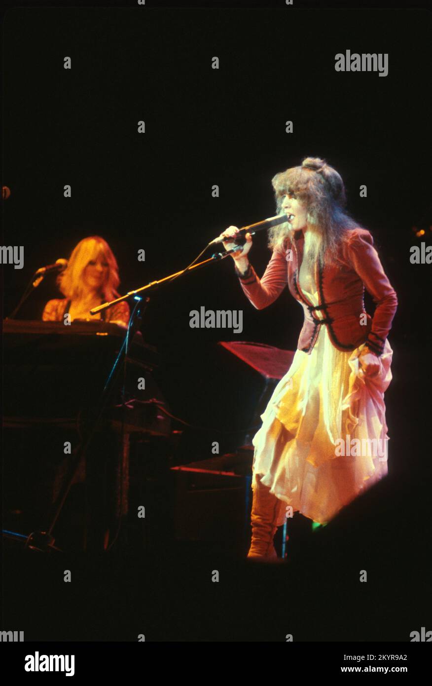 1970 Uhr: Christine McVie & Stevie Nicks in Zusammenarbeit mit Fleetwood Mac um die 70er Jahre. Kredit: Jeffrey Mayer / Rock Negatives / MediaPunch Stockfoto