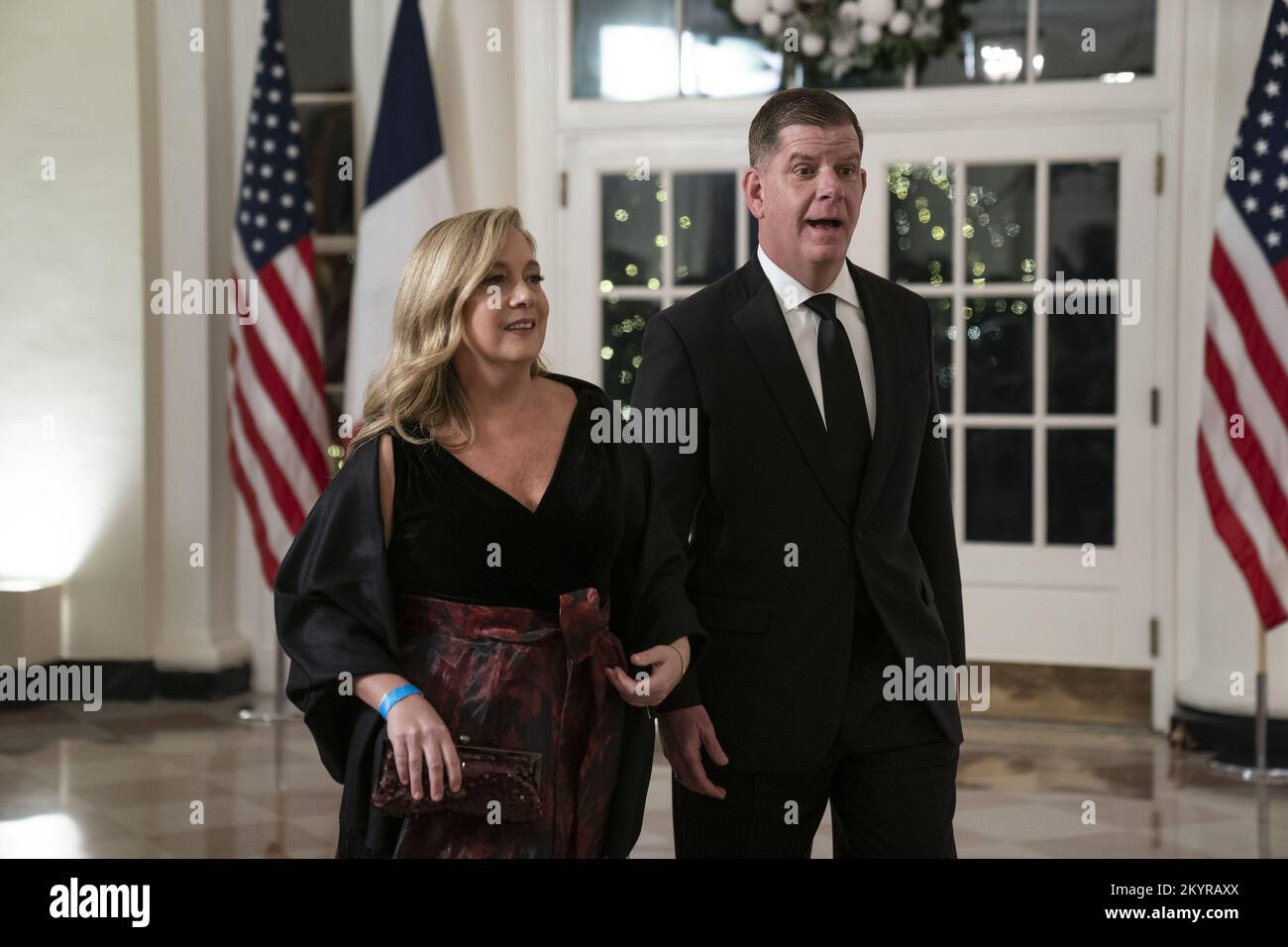 Washington, Usa. 01.. Dezember 2022. Martin Walsh, Arbeitsminister, und Lorrie Higgins kommen zu einem Staatsessen zu Ehren von Präsident Emmanuel Macron und Brigitte Macron von Frankreich, das von US-Präsident Joe Biden und First Lady Dr. Jill Biden am Donnerstag, den 1. Dezember 2022, im Weißen Haus in Washington, DC ausgerichtet wird. Foto: Sarah Silbiger/UPI Credit: UPI/Alamy Live News Stockfoto