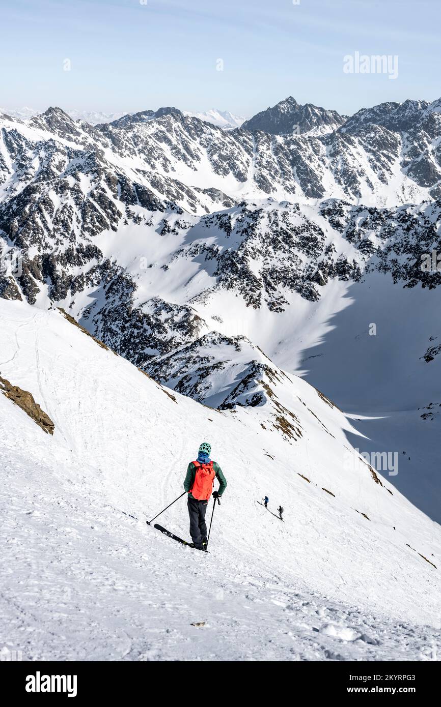 Skitouristen auf dem Sulzkogel, Stubai Alpen, im Winter Berge, Kühtai, Tirol, Österreich, Europa Stockfoto