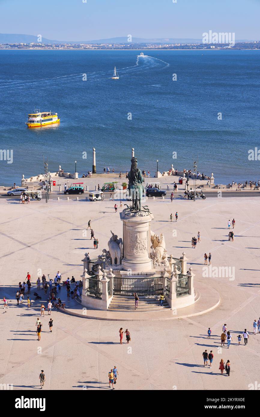 Pracala do Comércio, Handelsplatz in Lissabon, Hauptstadt von Portugal. Luftaufnahme, Statue von König José I. und Fluss Tejo. Stockfoto