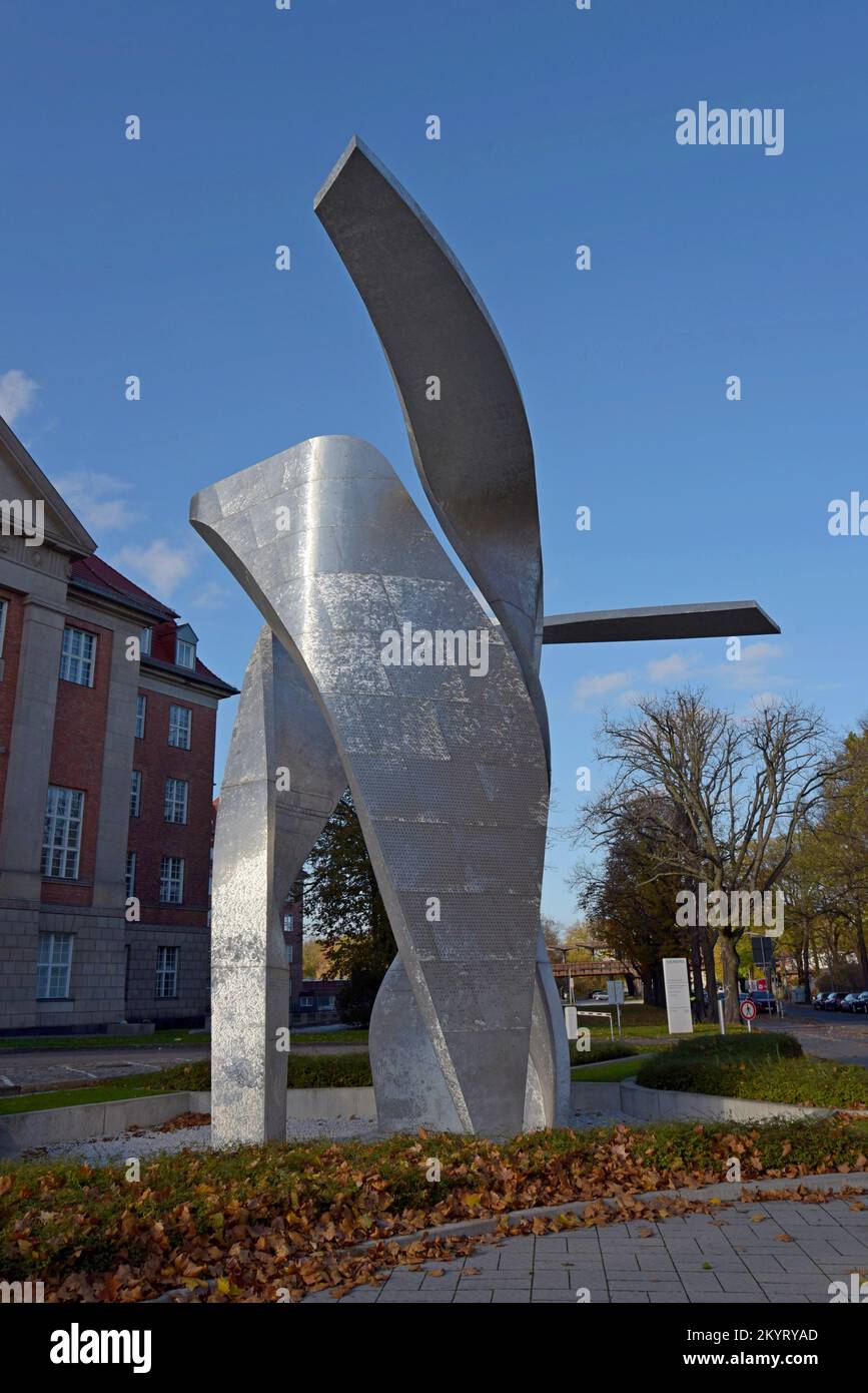 Die Skulptur Wings von Daniel Libeskind vor dem Siemens-Hauptsitz in Berlin Stockfoto