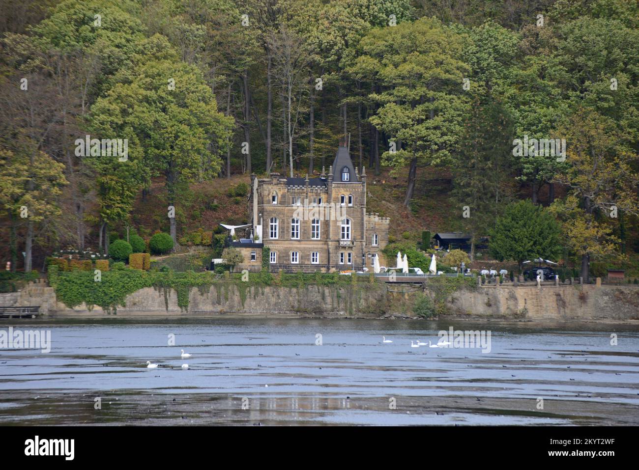 Café und Restaurant Schloesschen am Ufer des Hengsteysees im Ruhrgebiet bei Hagen auf Deutsch Stockfoto