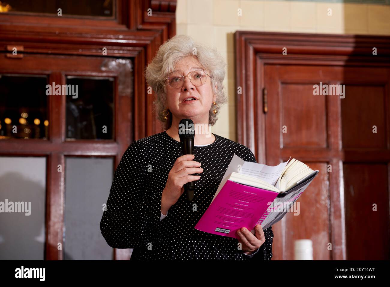 Lucy Lethbridge im Oldie lit Lunch 15-11-22 Neil Spence Photography; Liberal Club; Stockfoto