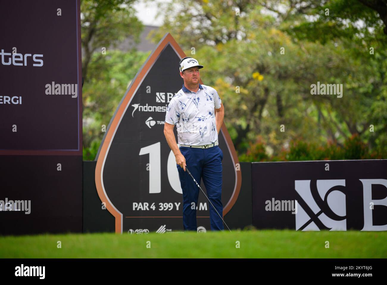 Jakarta, INDONESIEN. 02.. Dezember 2022. Mathiam Keyser aus SÜDAFRIKA schlägt bei Loch 10 während der 2.. Runde die indonesischen BNI Masters im Royale Jakarta Golf Club in Jakarta, INDONESIEN, ab. Keyser schloss mit einem Vierer unter 68, um einen Teil des Clubhausführers am 11-unter-Par zu übernehmen. Kredit: Jason Butler/Alamy Live News. Stockfoto